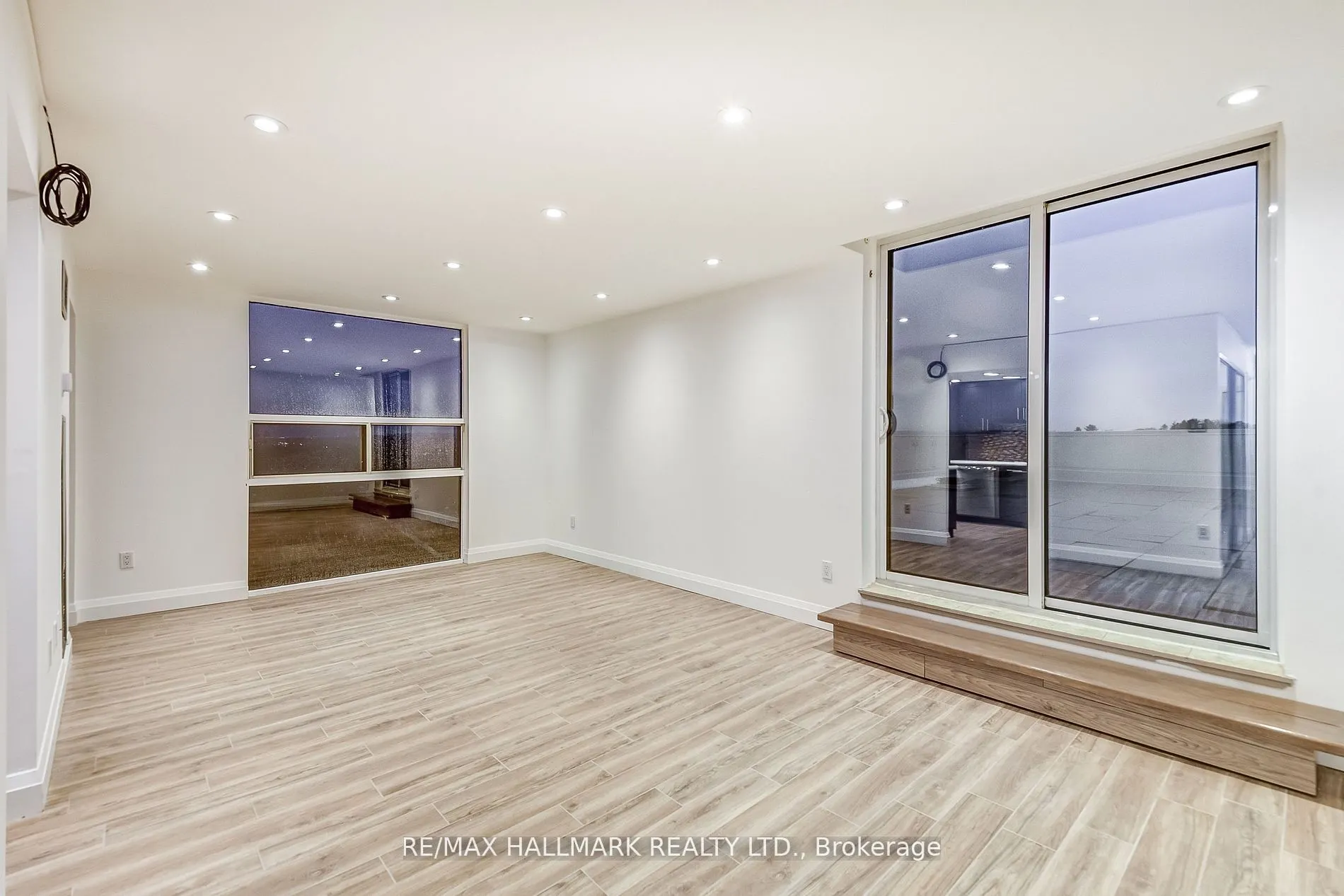 20 Harding Boulevard W #1211