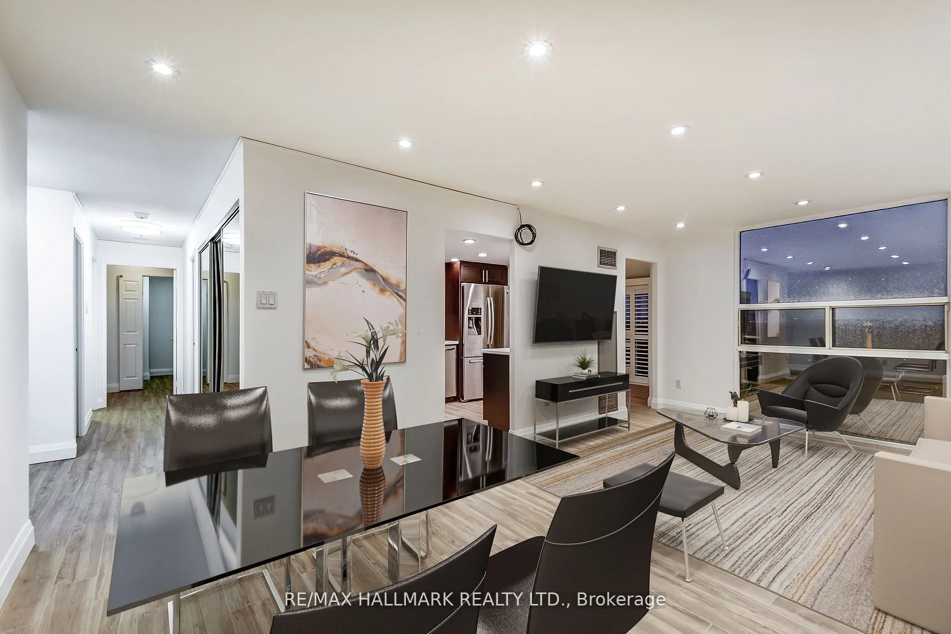 20 Harding Boulevard W #1211