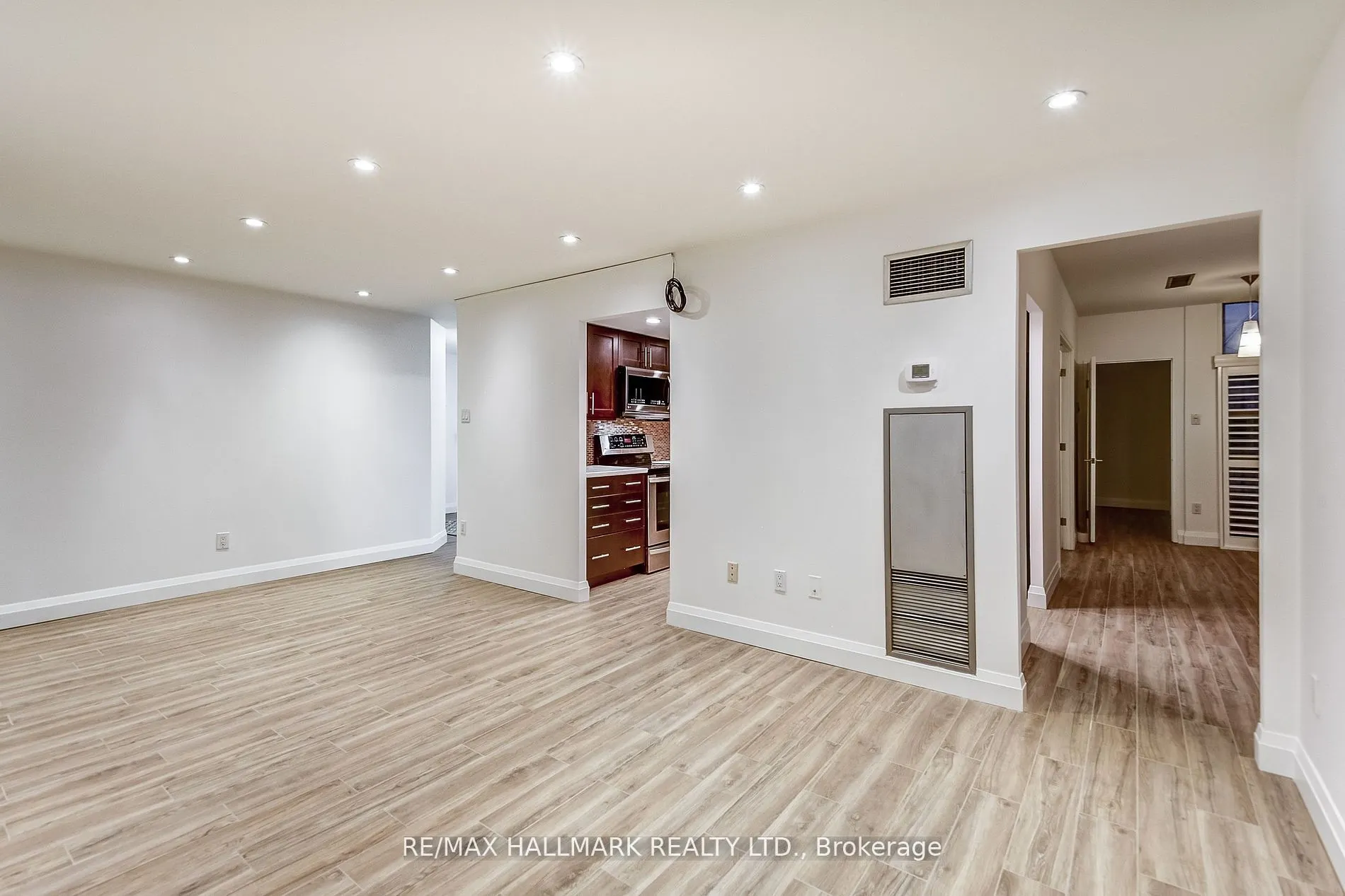20 Harding Boulevard W #1211