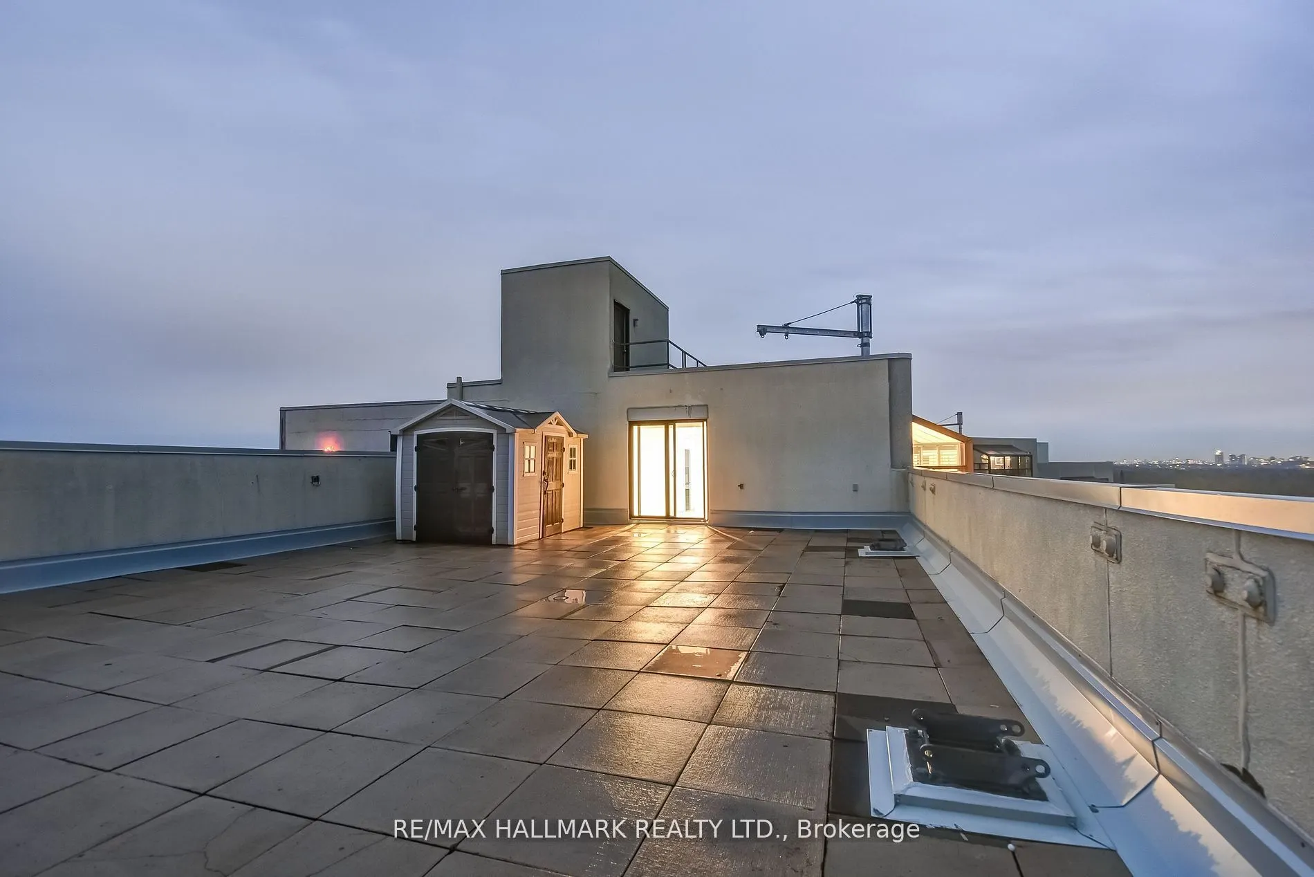 20 Harding Boulevard W #1211