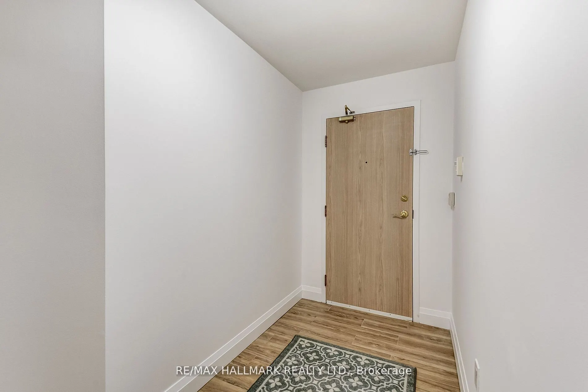 20 Harding Boulevard W #1211