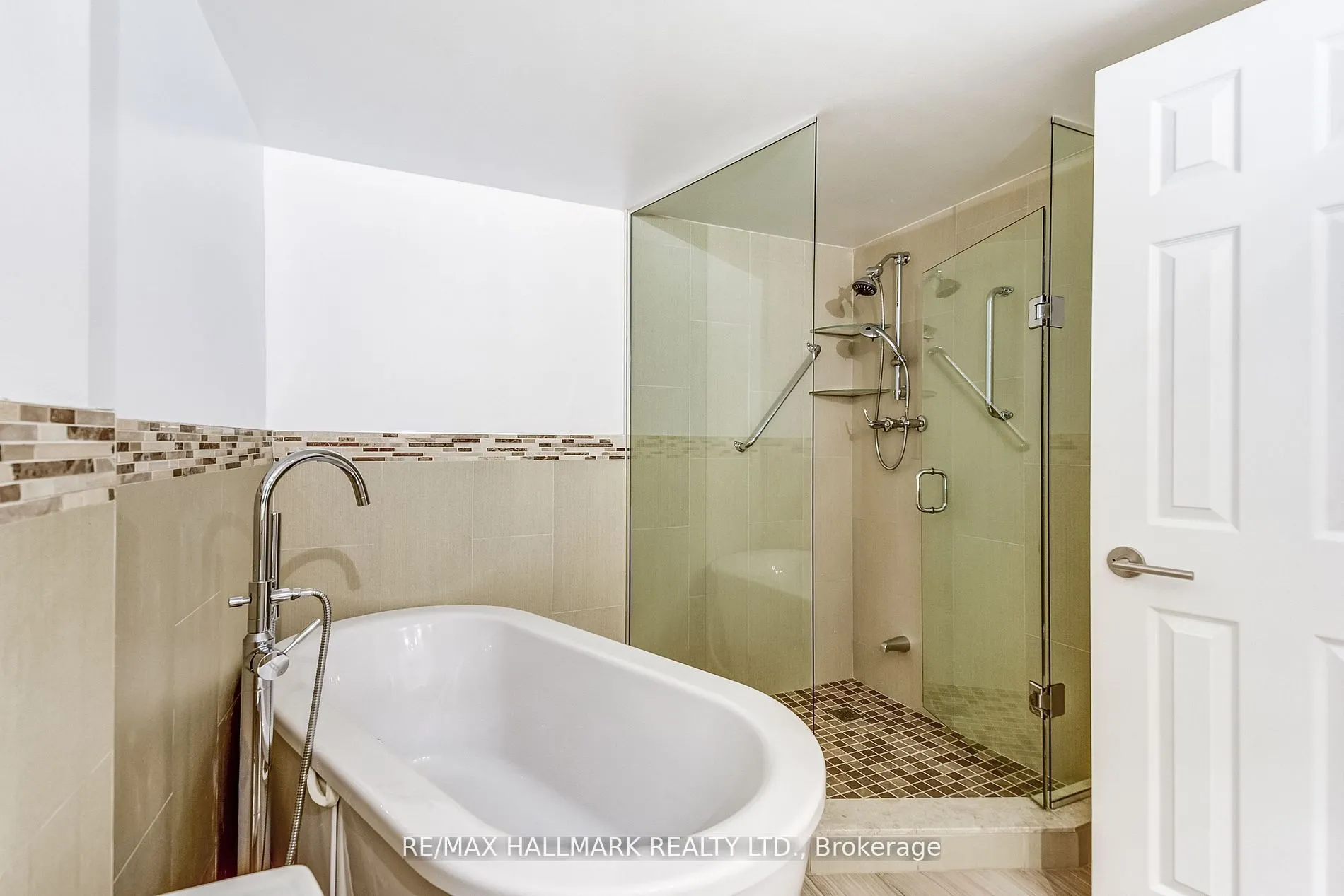20 Harding Boulevard W #1211