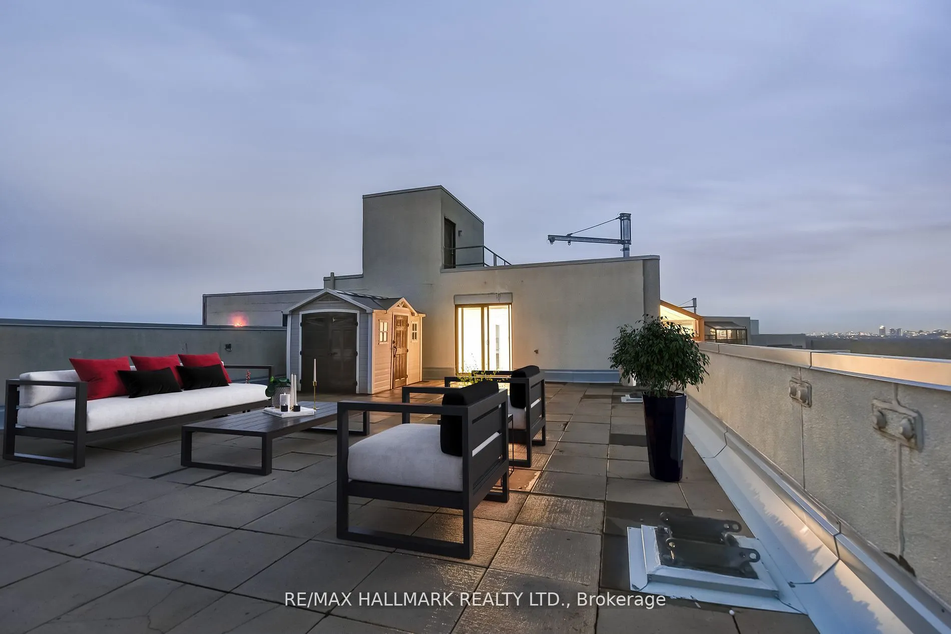 20 Harding Boulevard W #1211