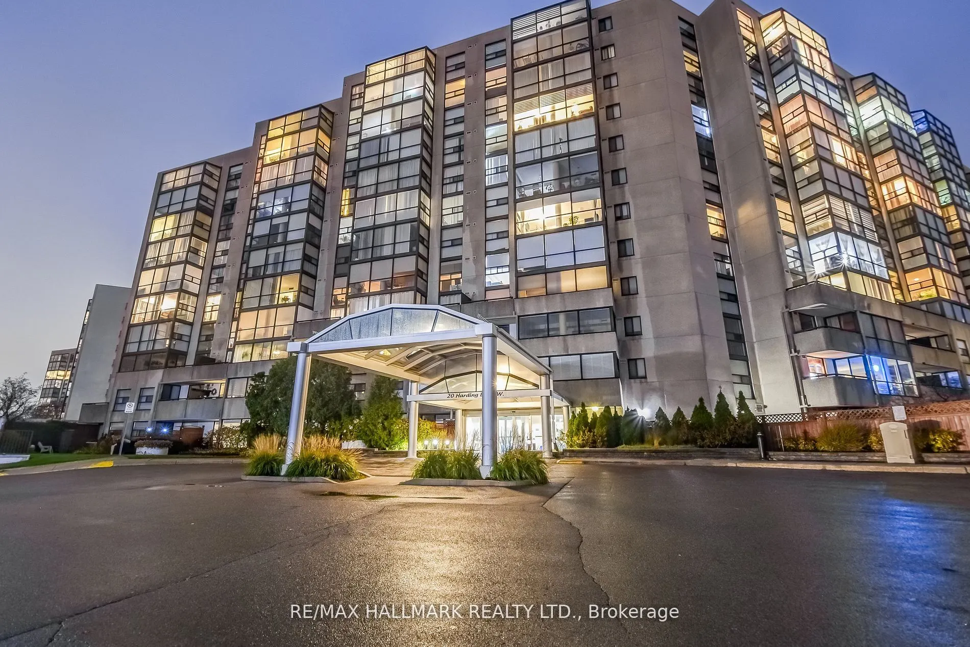 20 Harding Boulevard W #1211