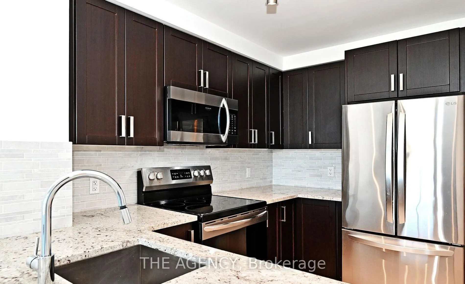 11611 Yonge Street #809
