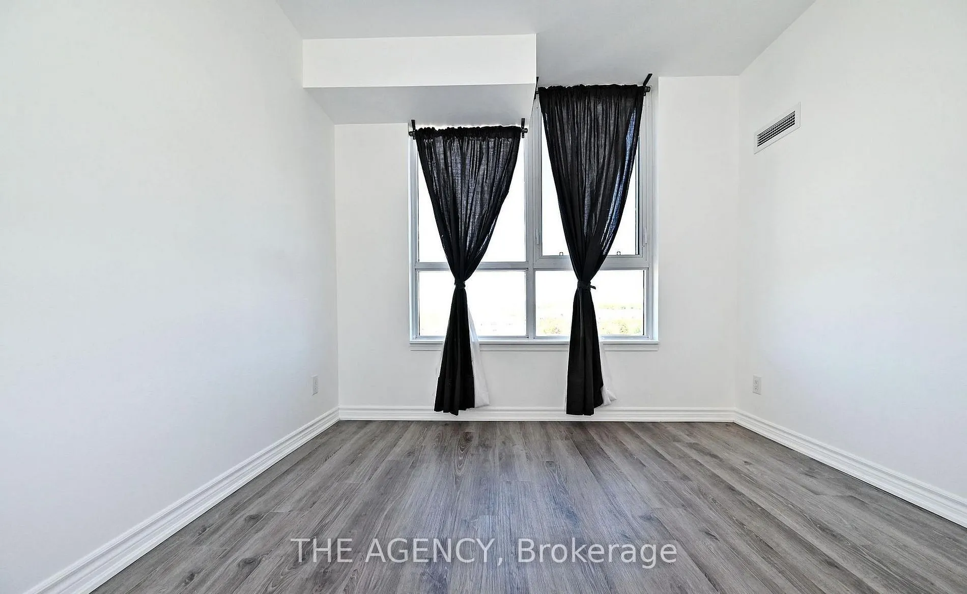 11611 Yonge Street #809