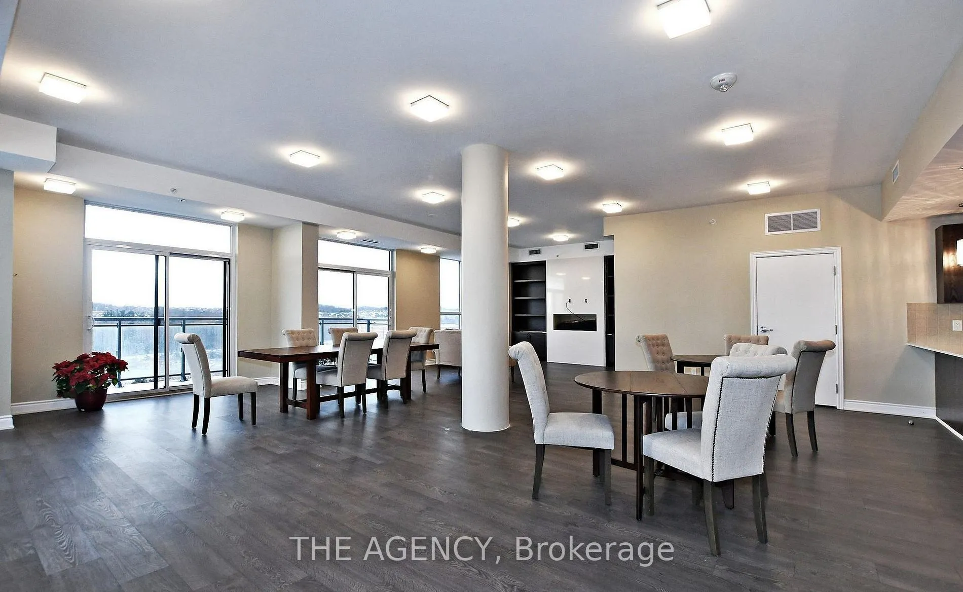 11611 Yonge Street #809