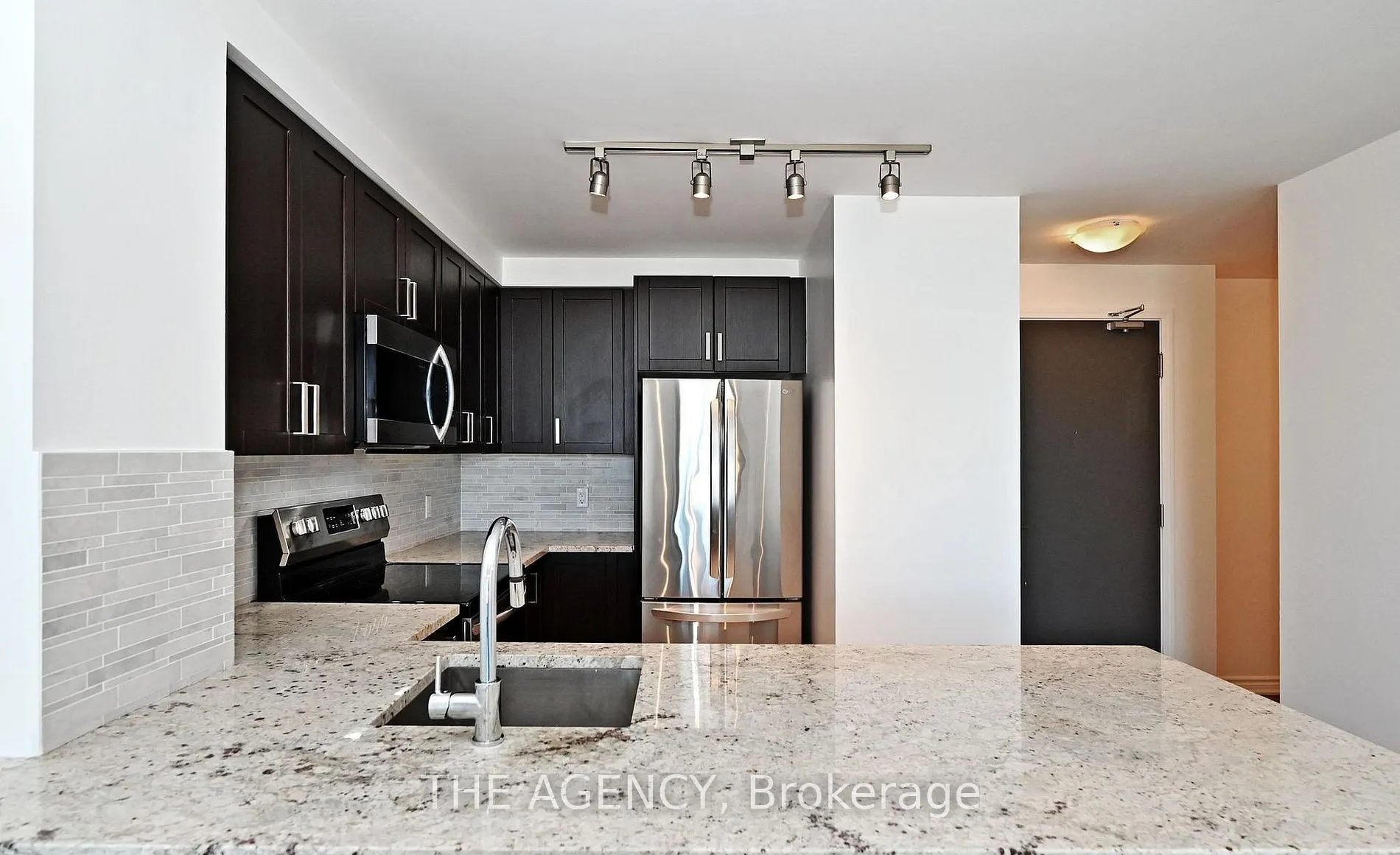 11611 Yonge Street #809