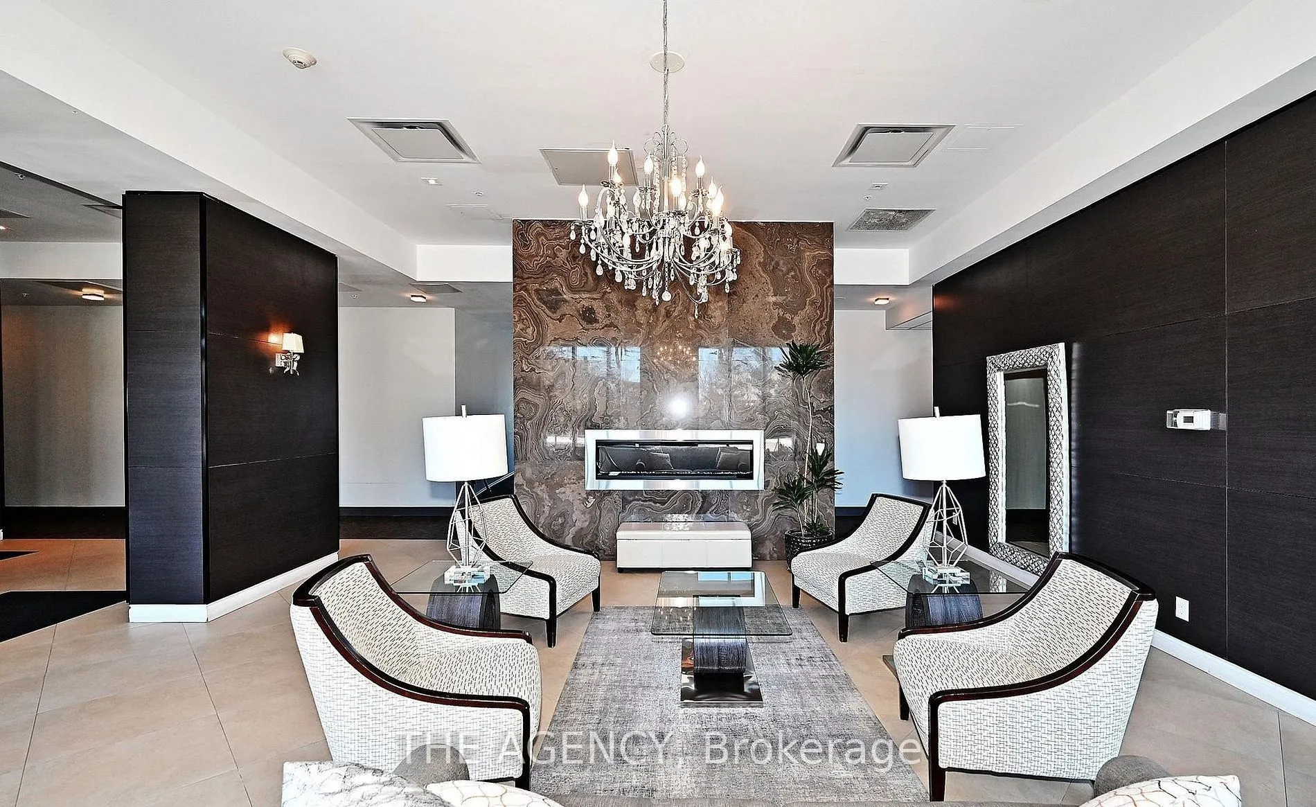 11611 Yonge Street #809