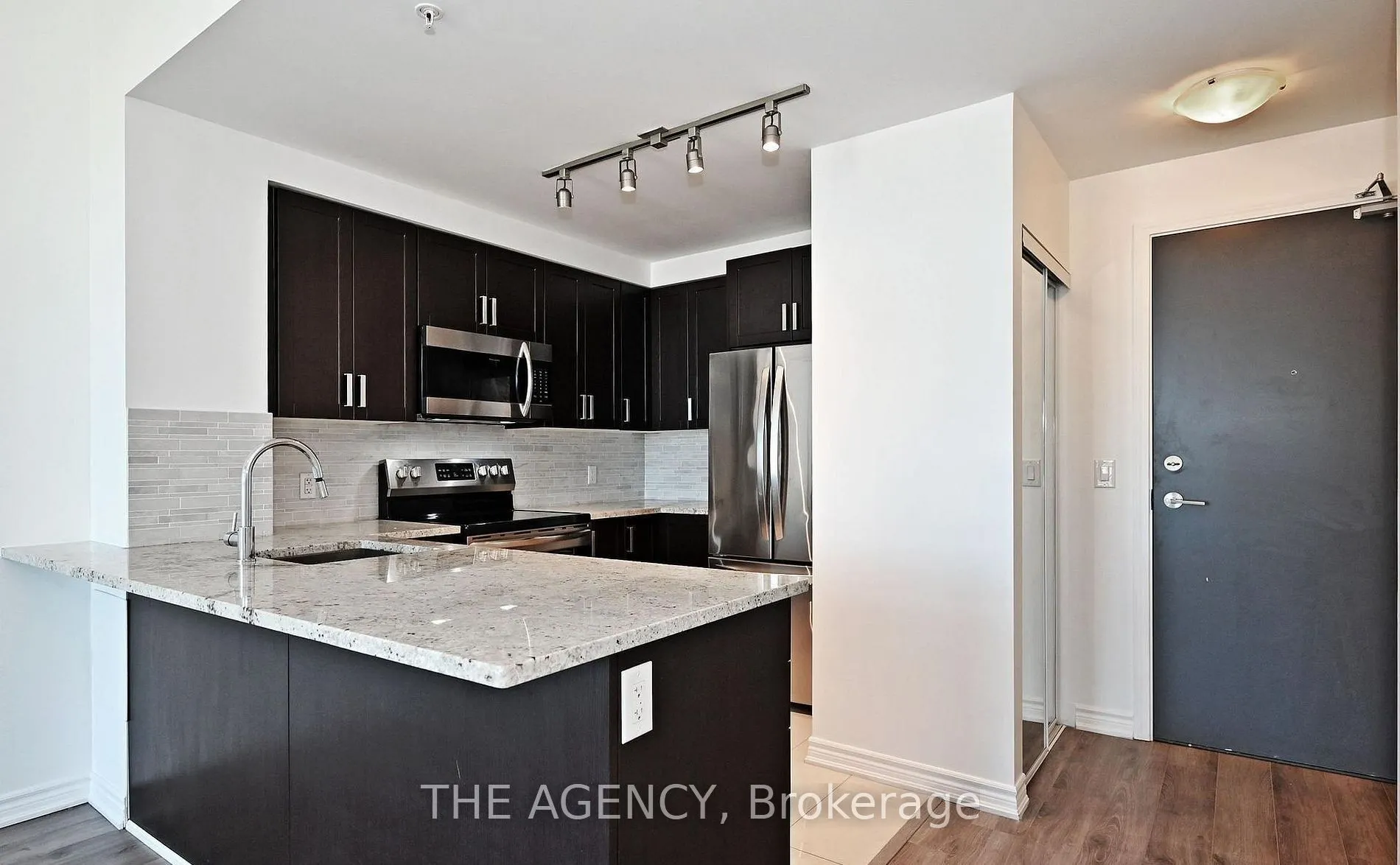 11611 Yonge Street #809
