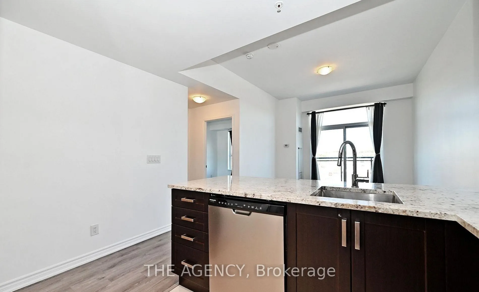 11611 Yonge Street #809
