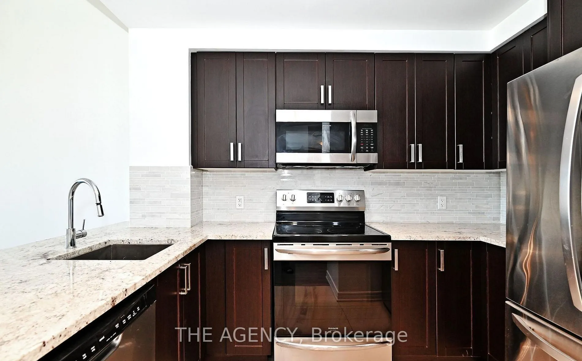 11611 Yonge Street #809