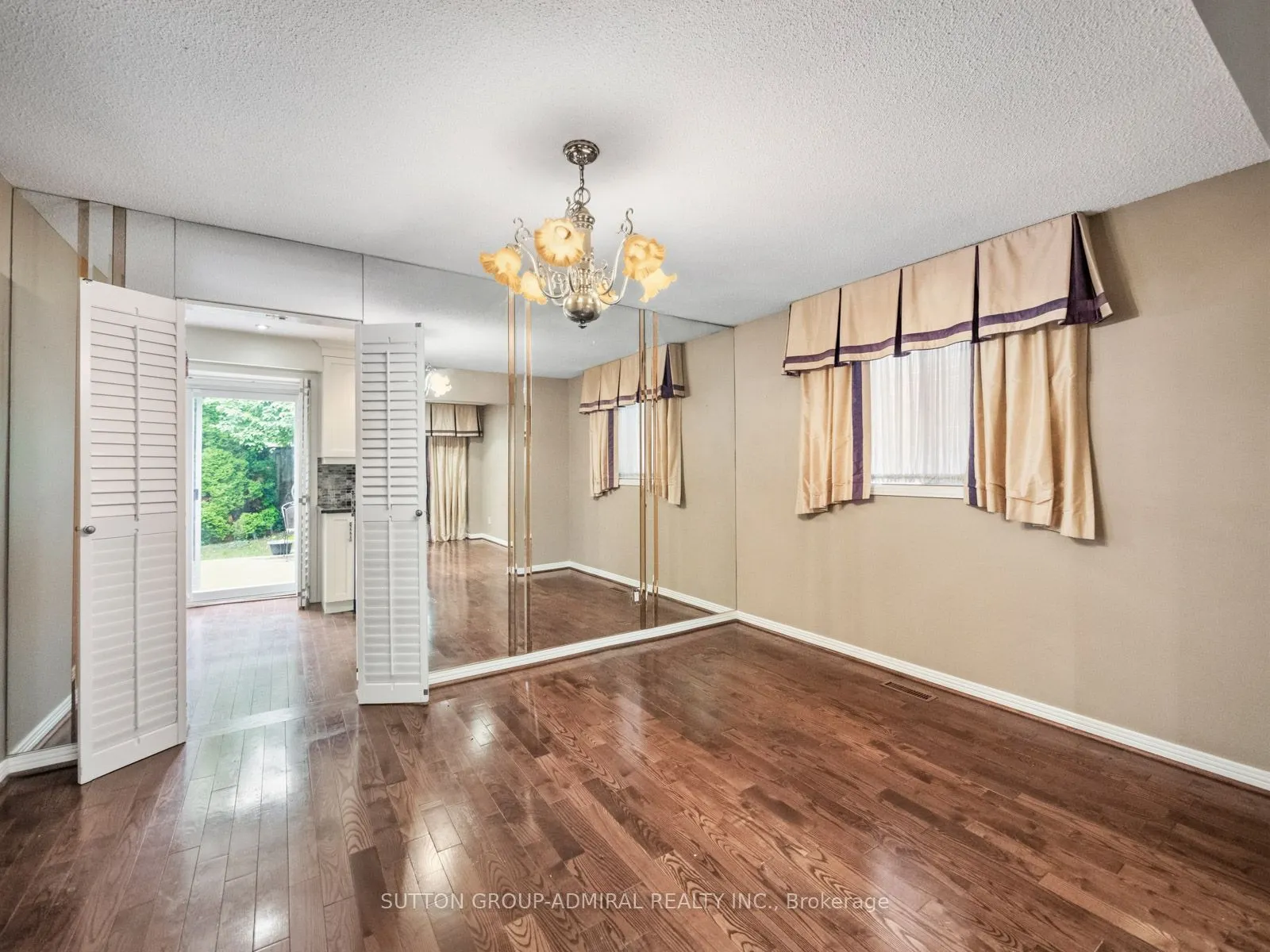 19 Jessica Gardens