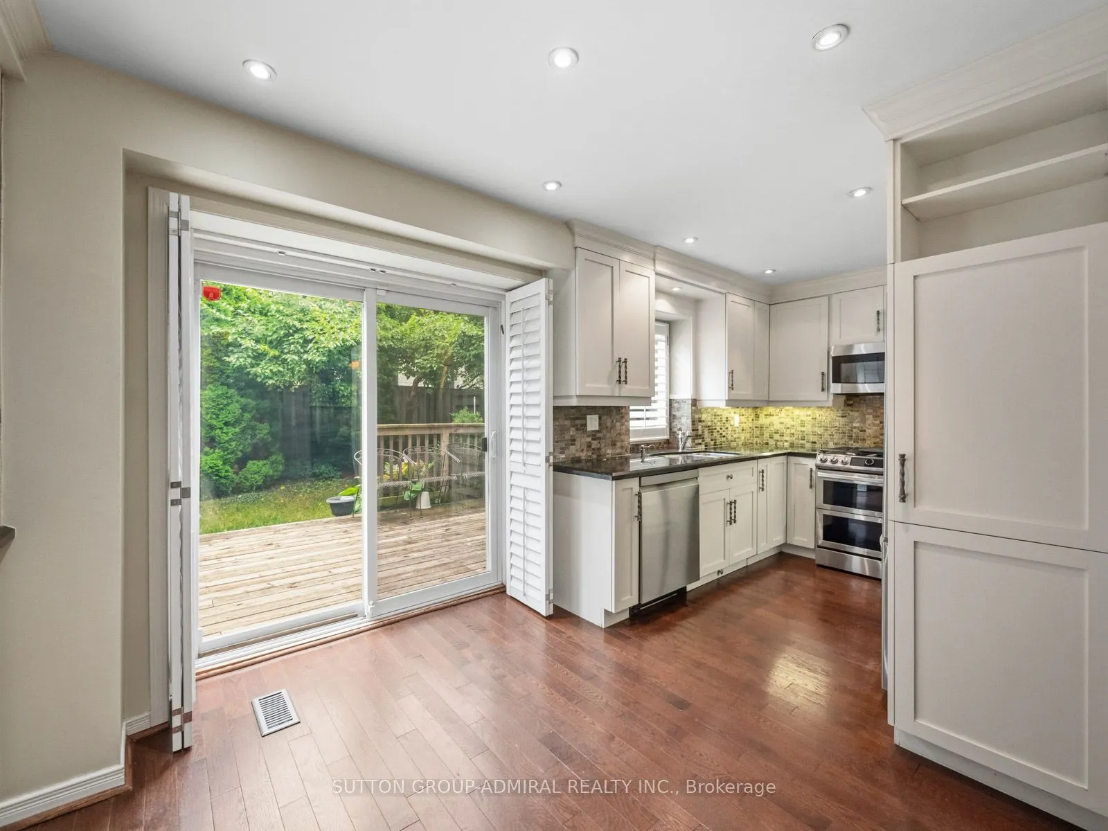 19 Jessica Gardens