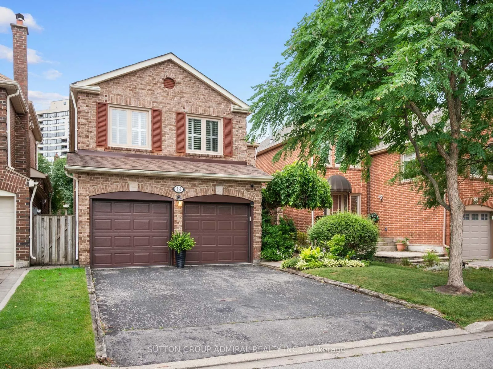 19 Jessica Gardens