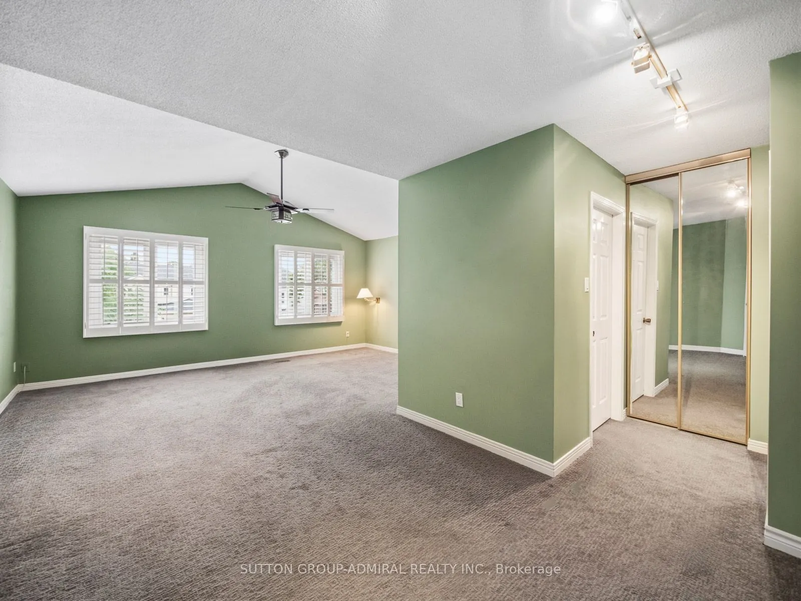 19 Jessica Gardens