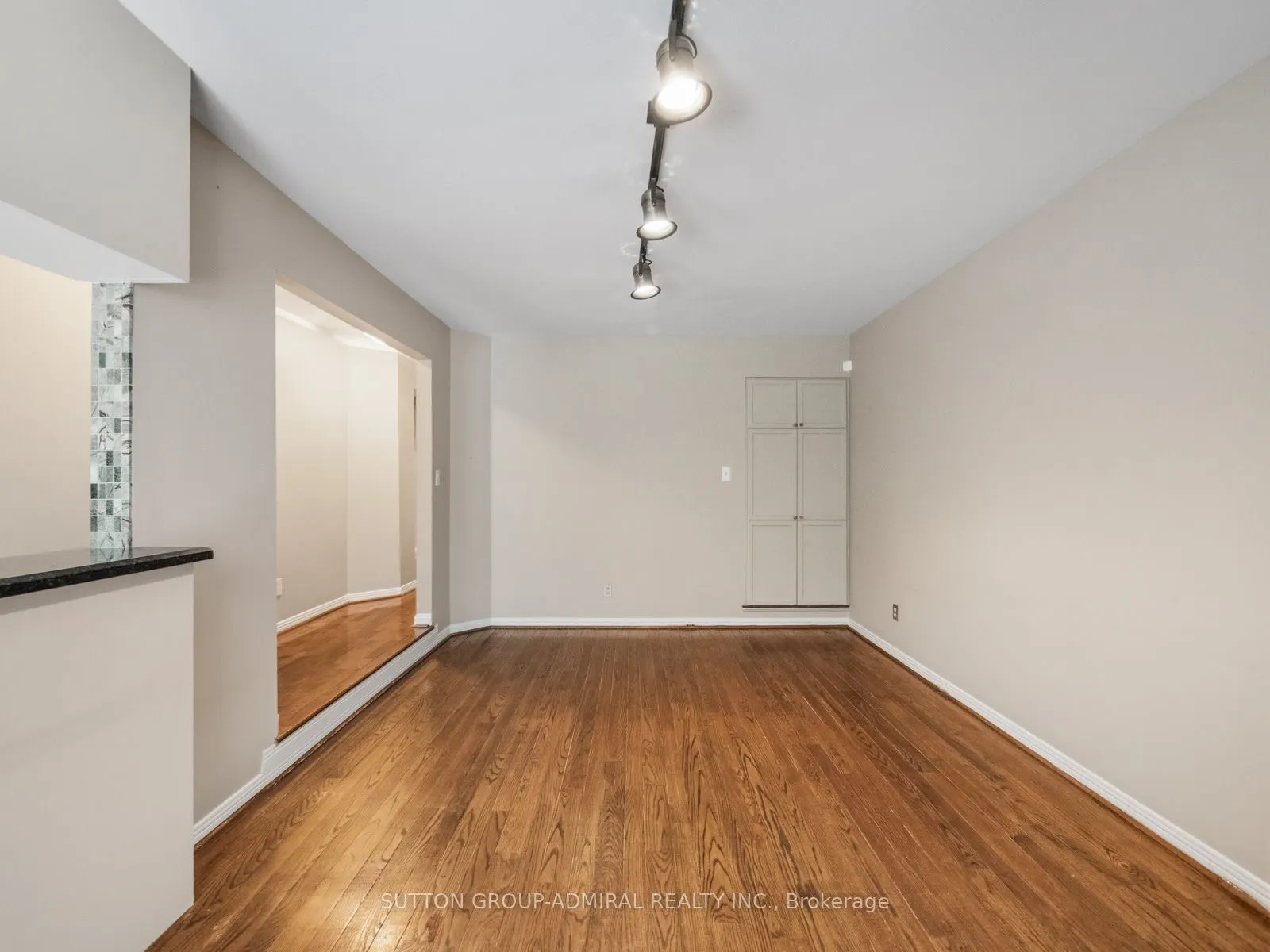 19 Jessica Gardens