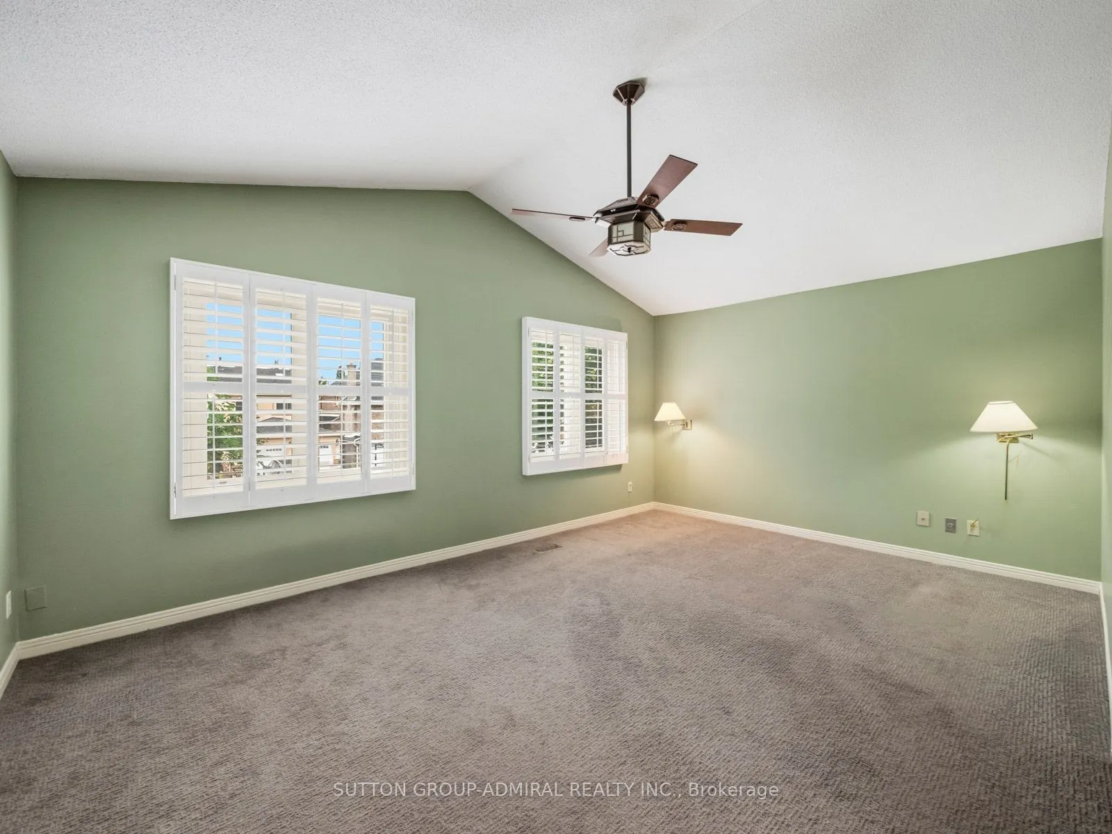 19 Jessica Gardens