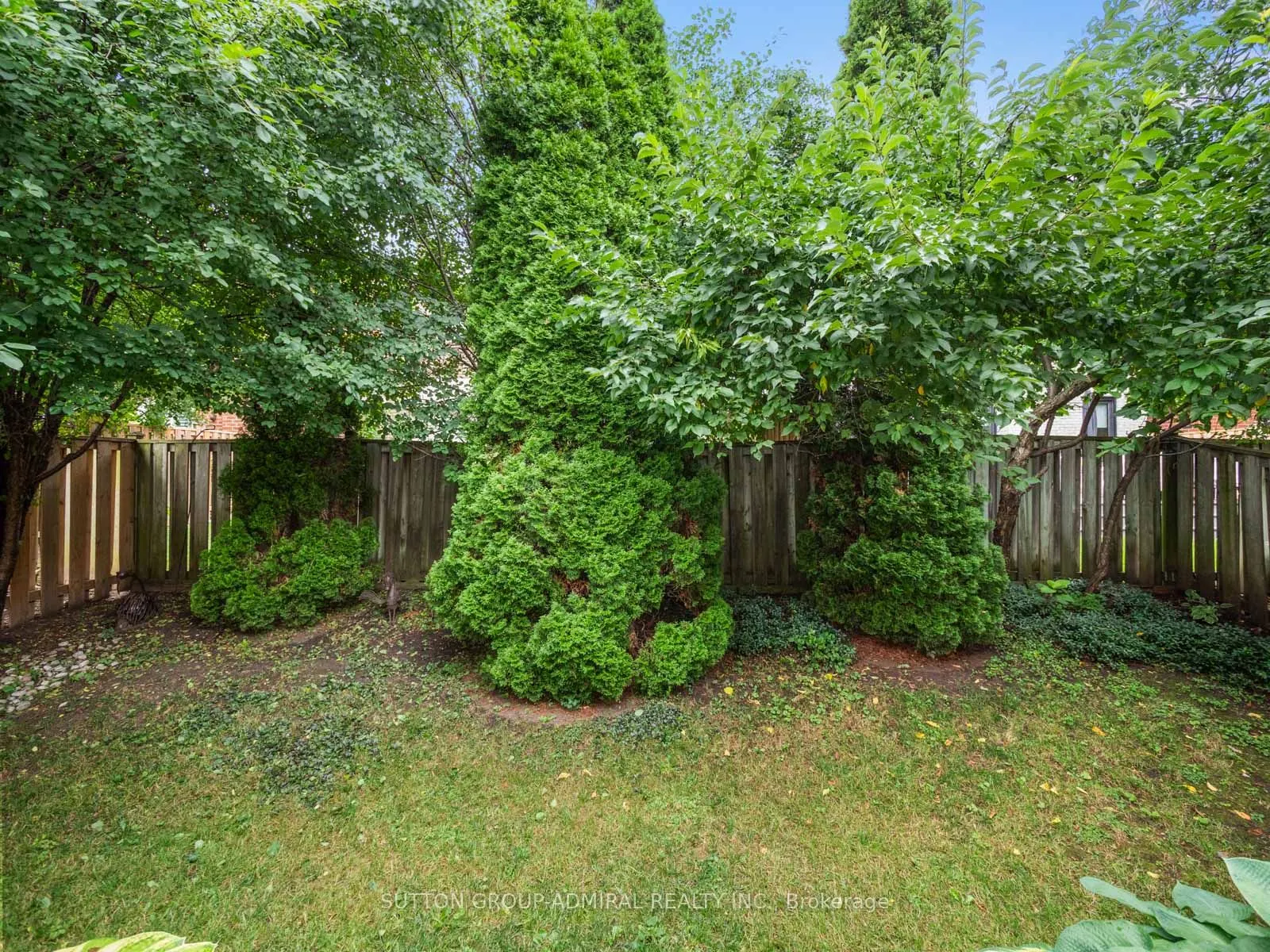19 Jessica Gardens