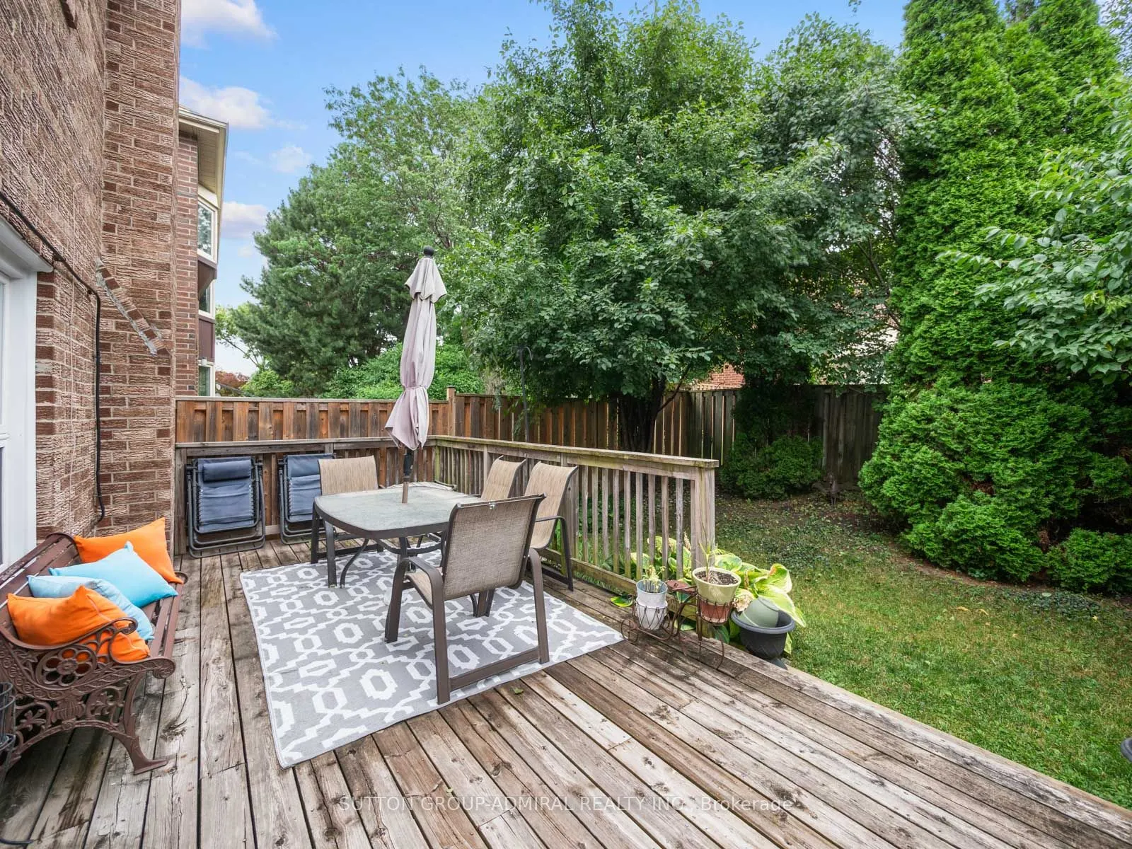 19 Jessica Gardens
