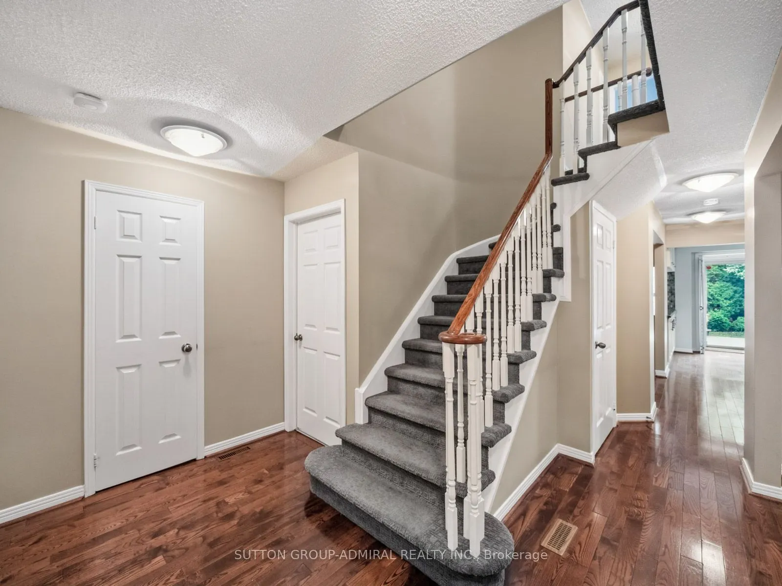 19 Jessica Gardens