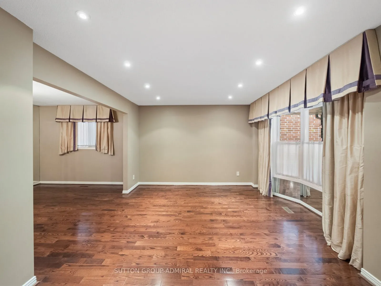19 Jessica Gardens