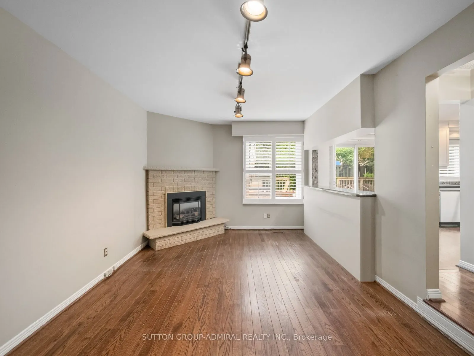 19 Jessica Gardens