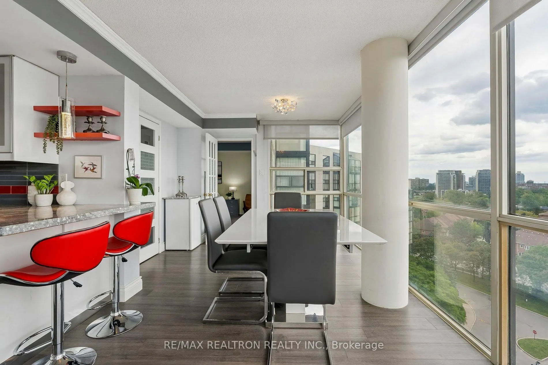 30 Harding Boulevard W #1111
