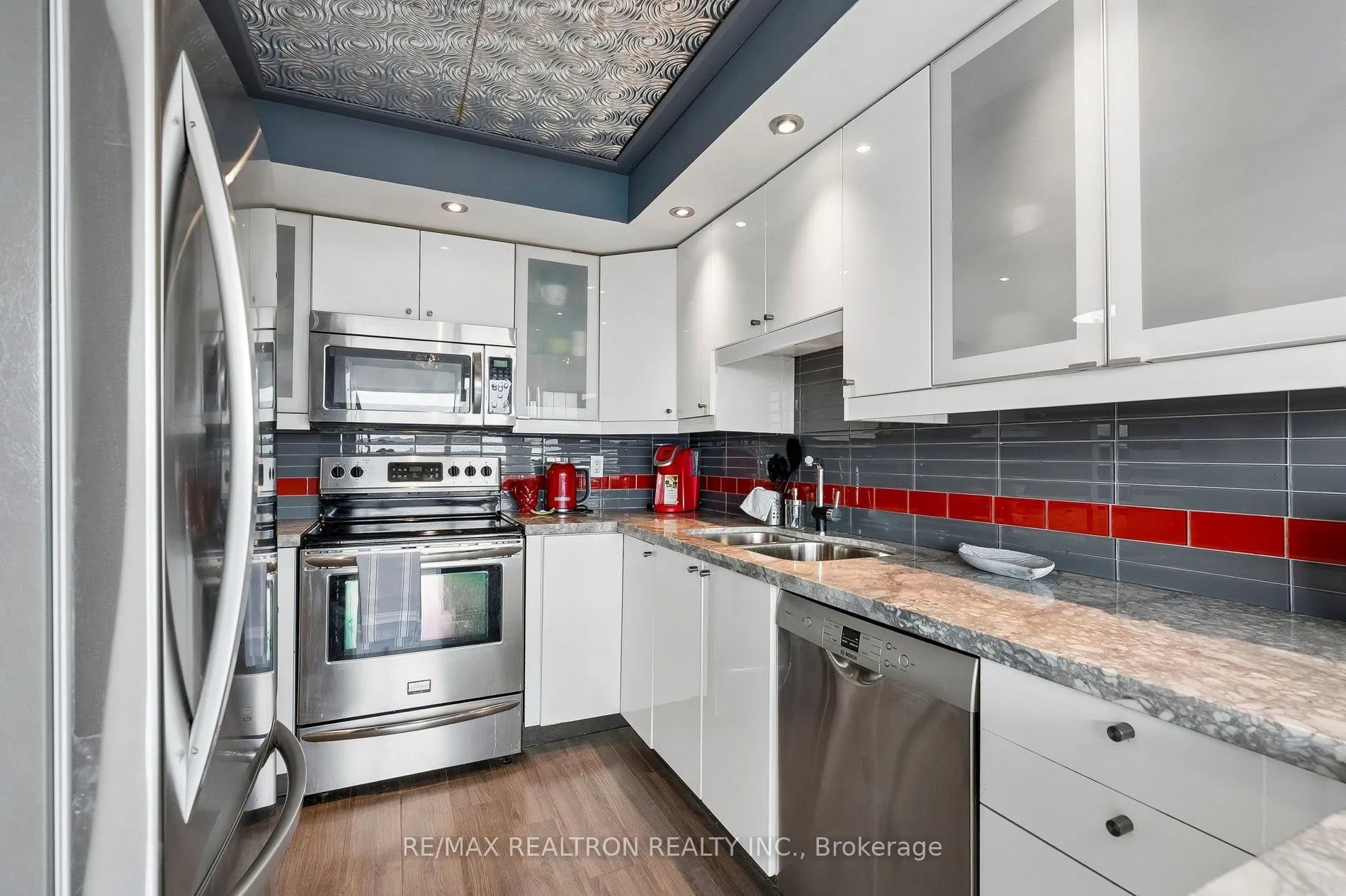 30 Harding Boulevard W #1111