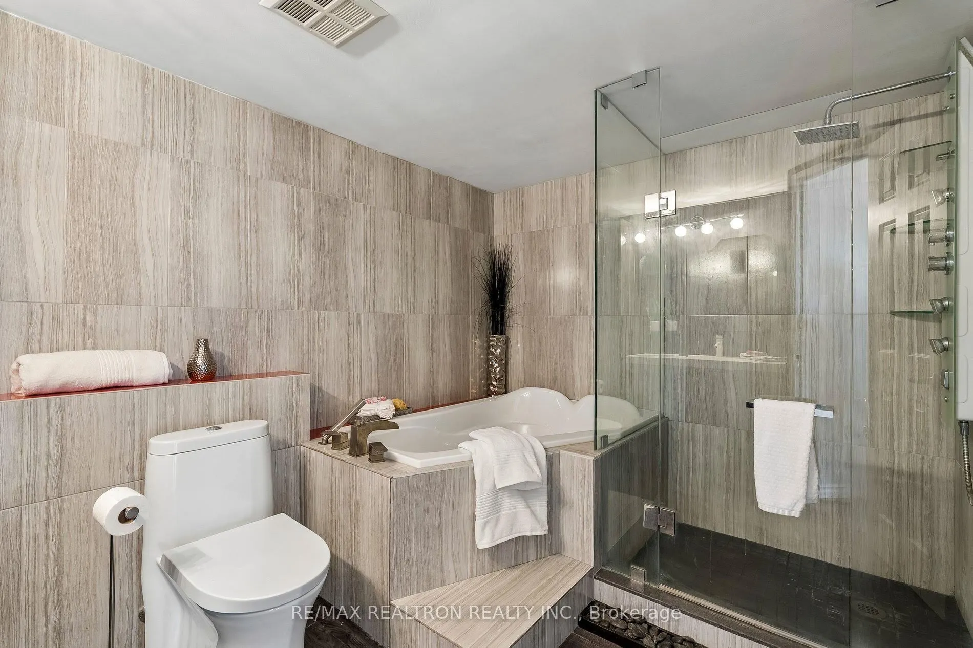 30 Harding Boulevard W #1111