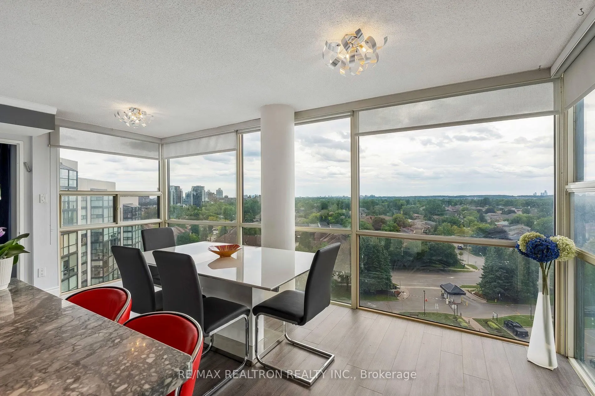 30 Harding Boulevard W #1111