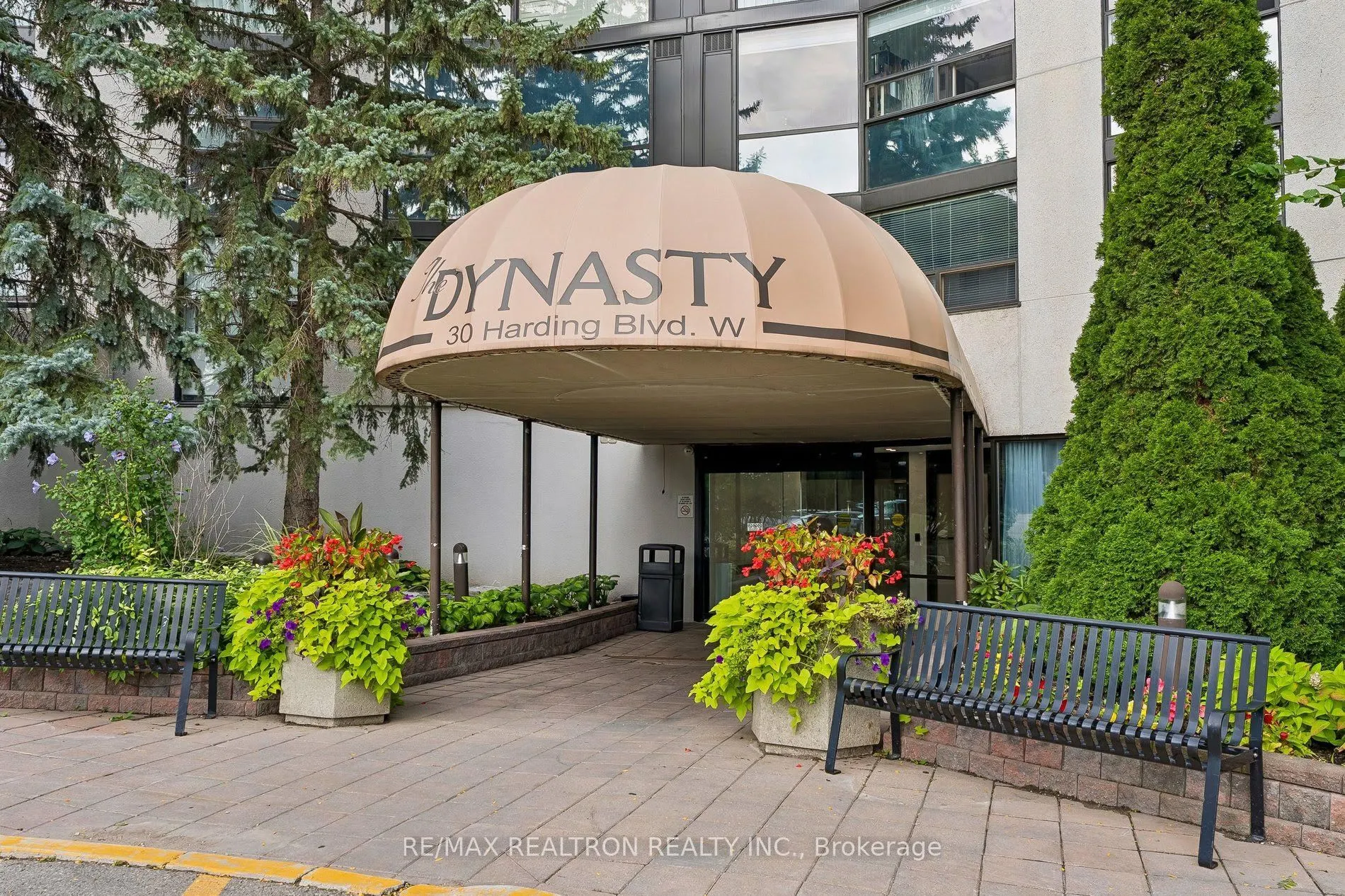 30 Harding Boulevard W #1111