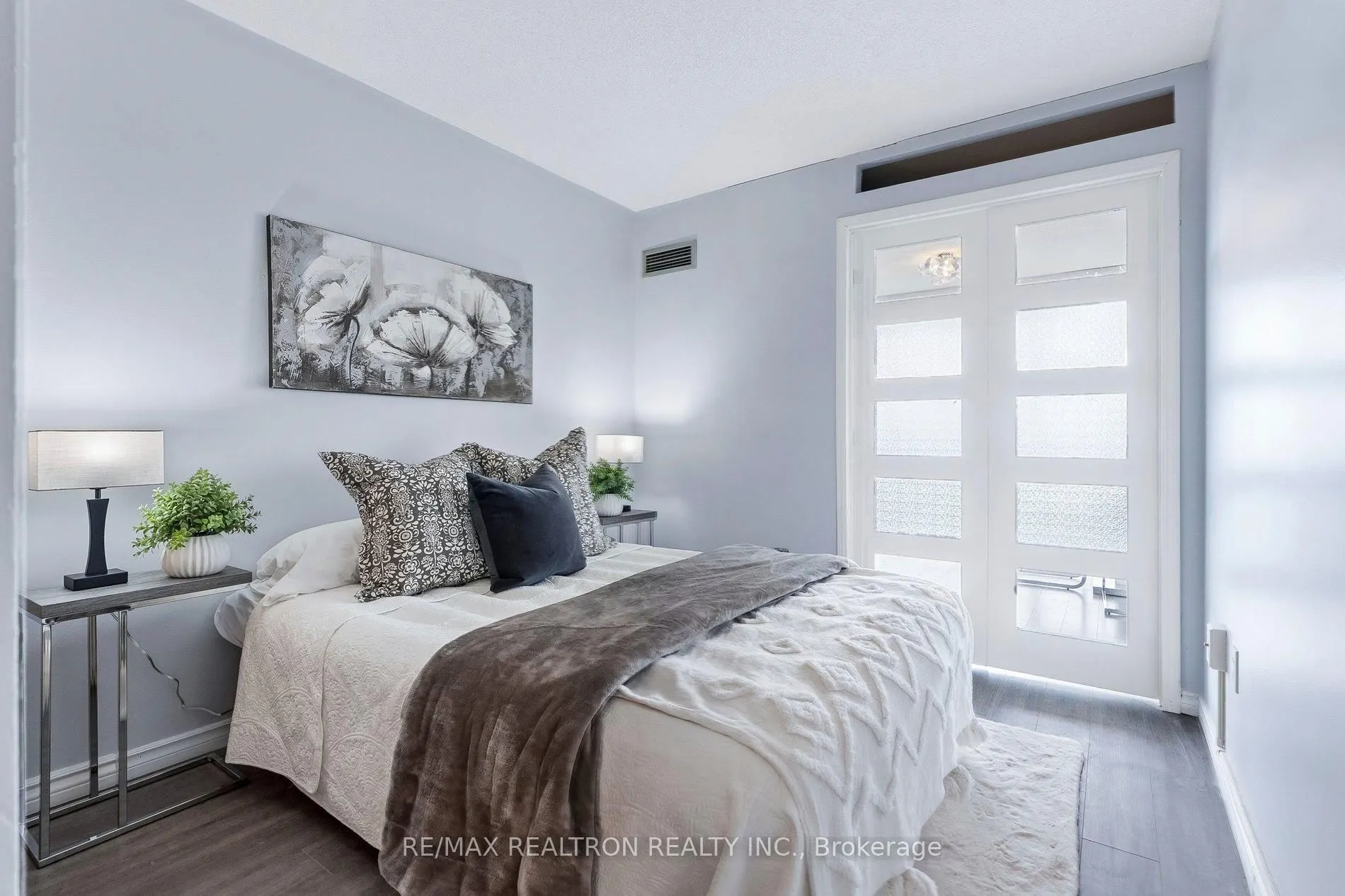 30 Harding Boulevard W #1111