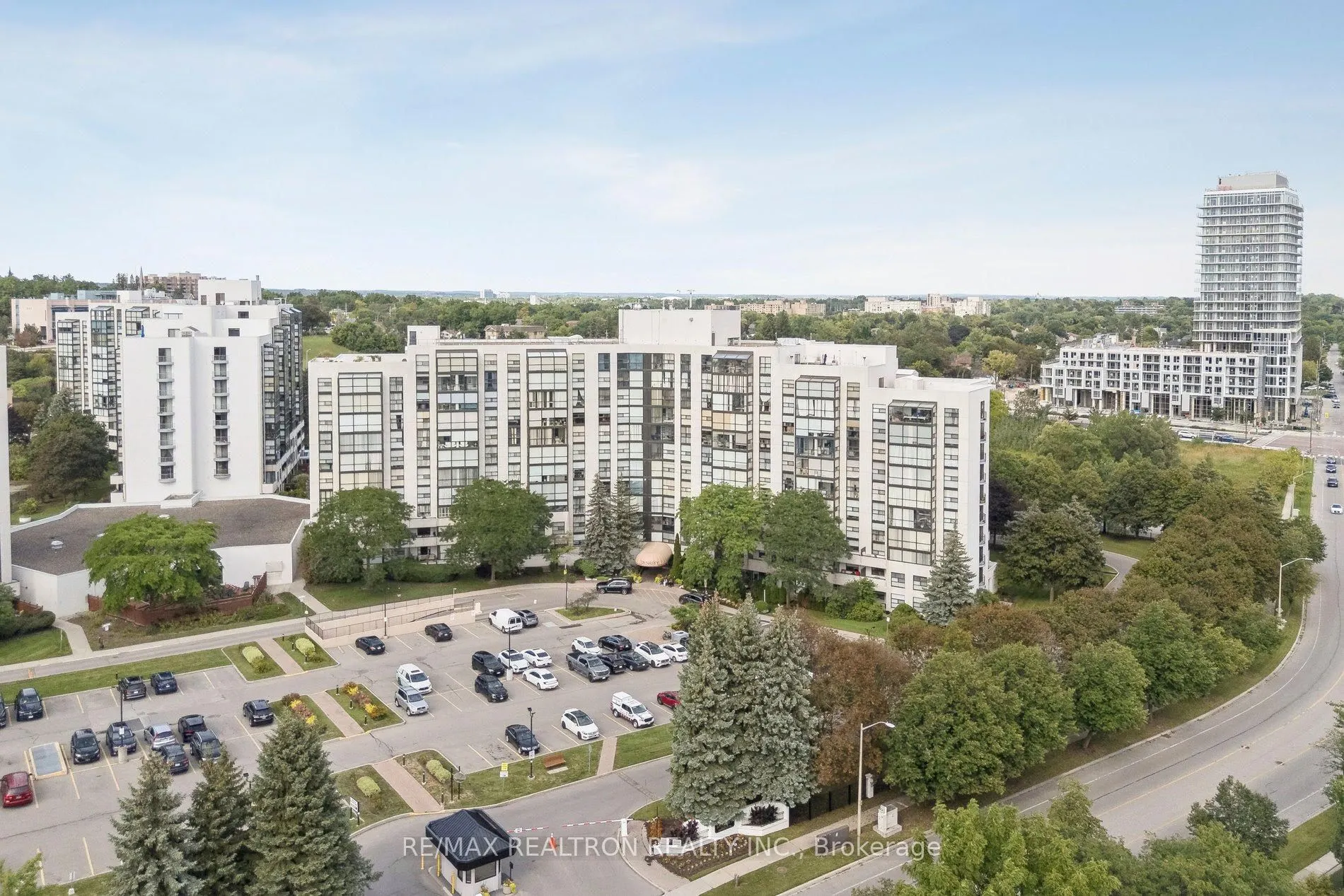 30 Harding Boulevard W #1111