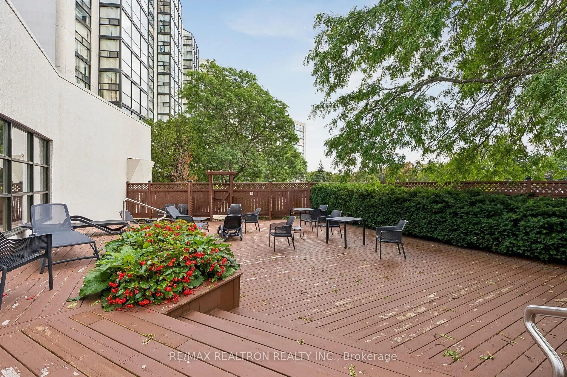 30 Harding Boulevard W #1111