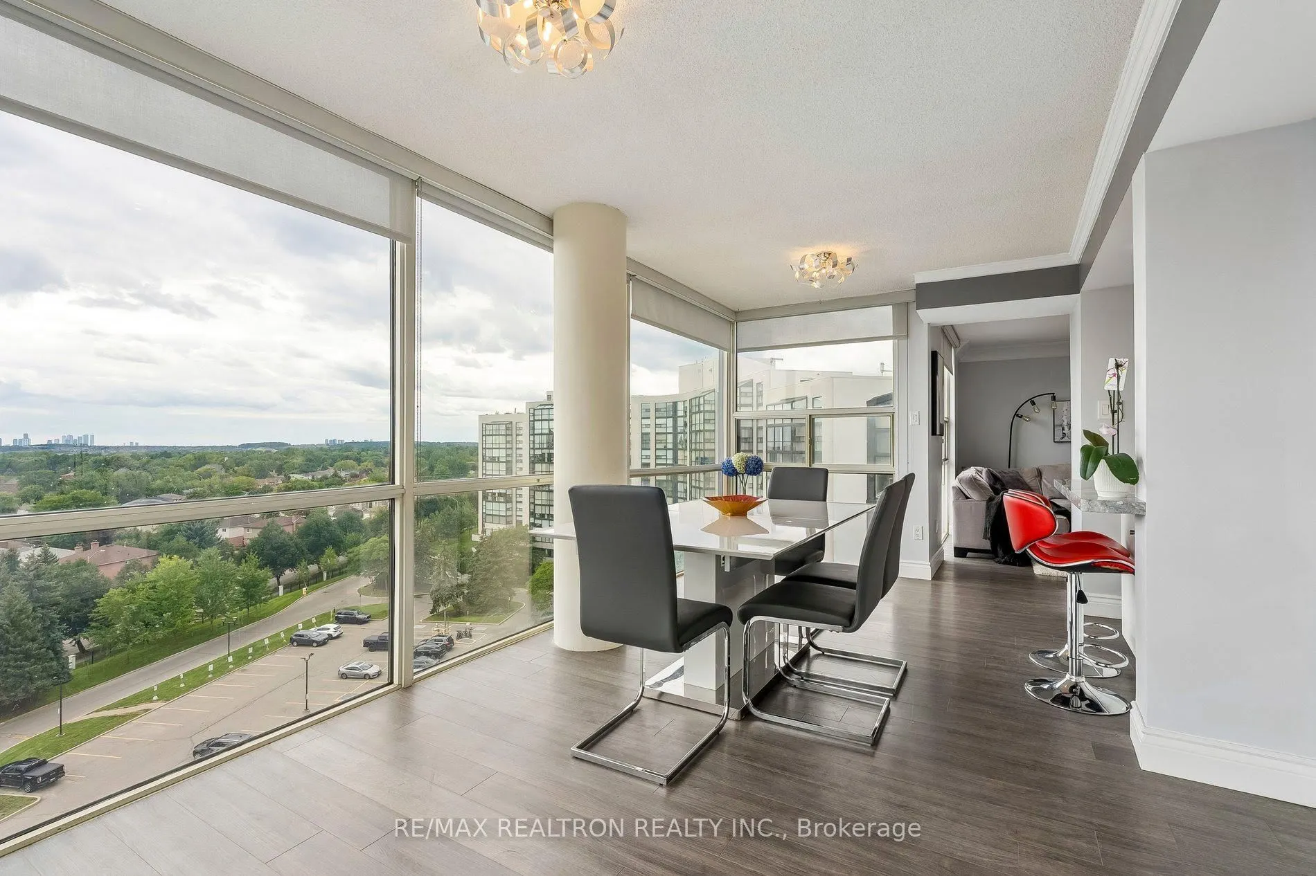 30 Harding Boulevard W #1111