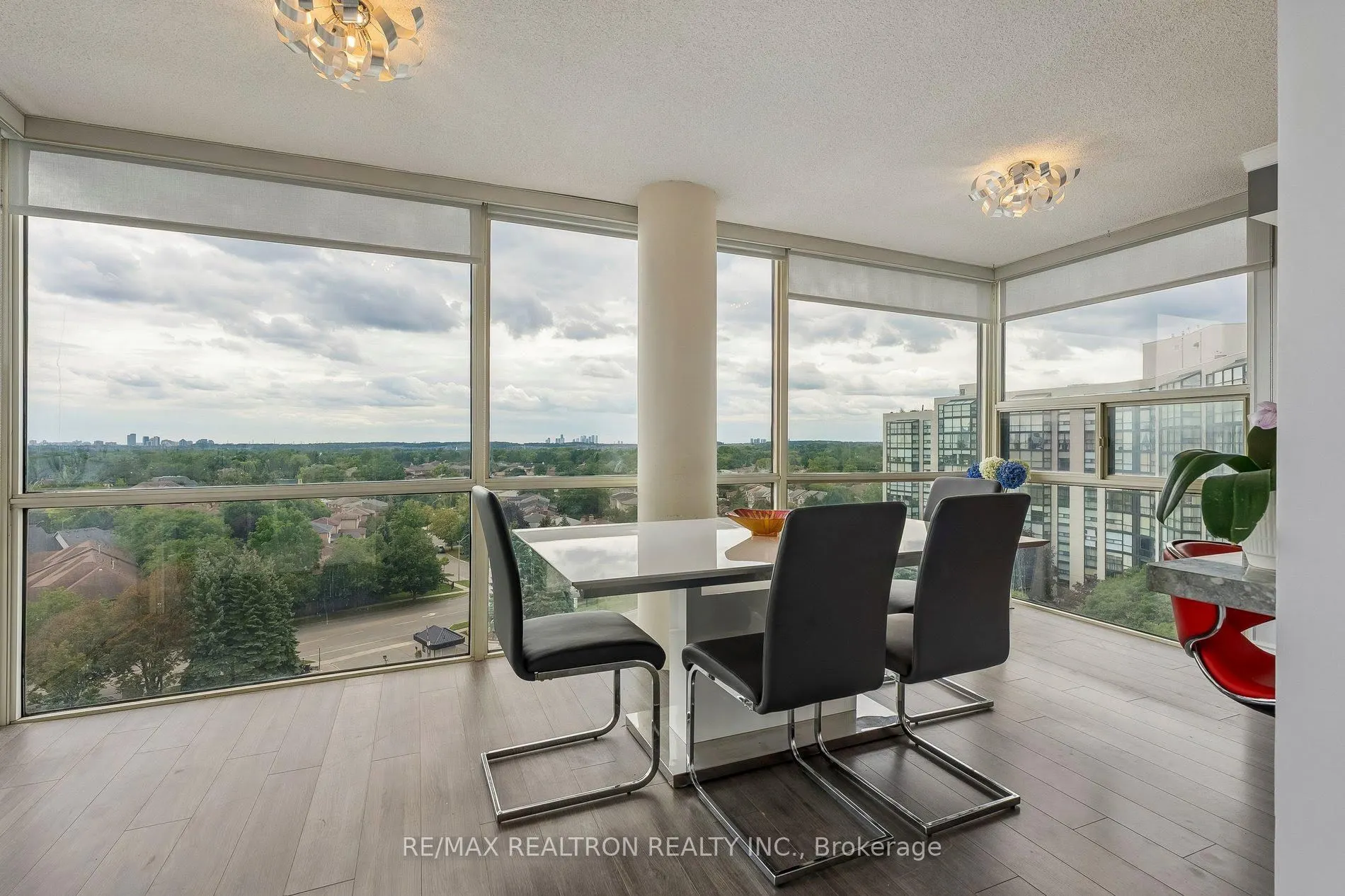 30 Harding Boulevard W #1111