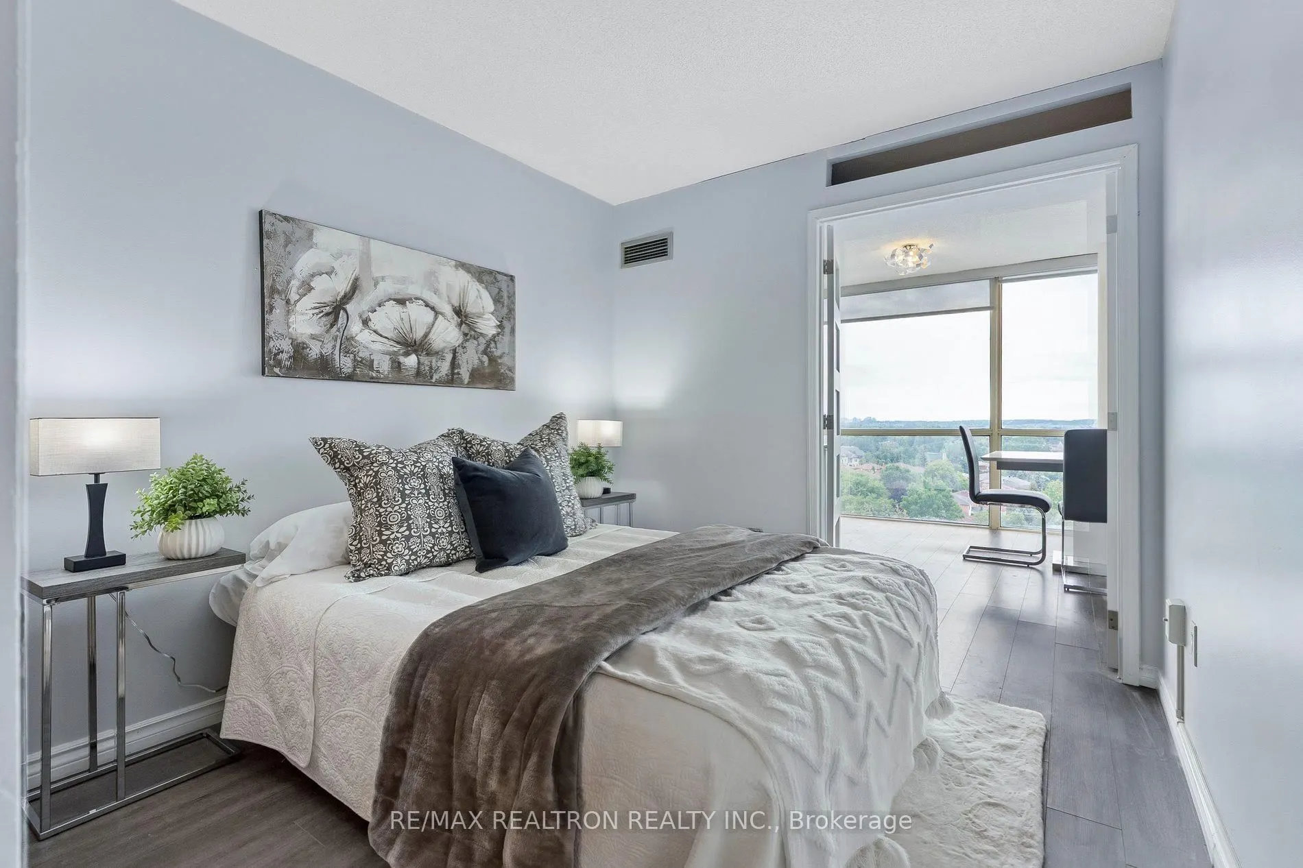 30 Harding Boulevard W #1111