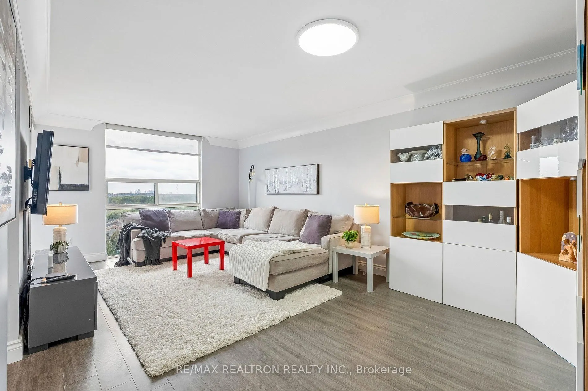 30 Harding Boulevard W #1111