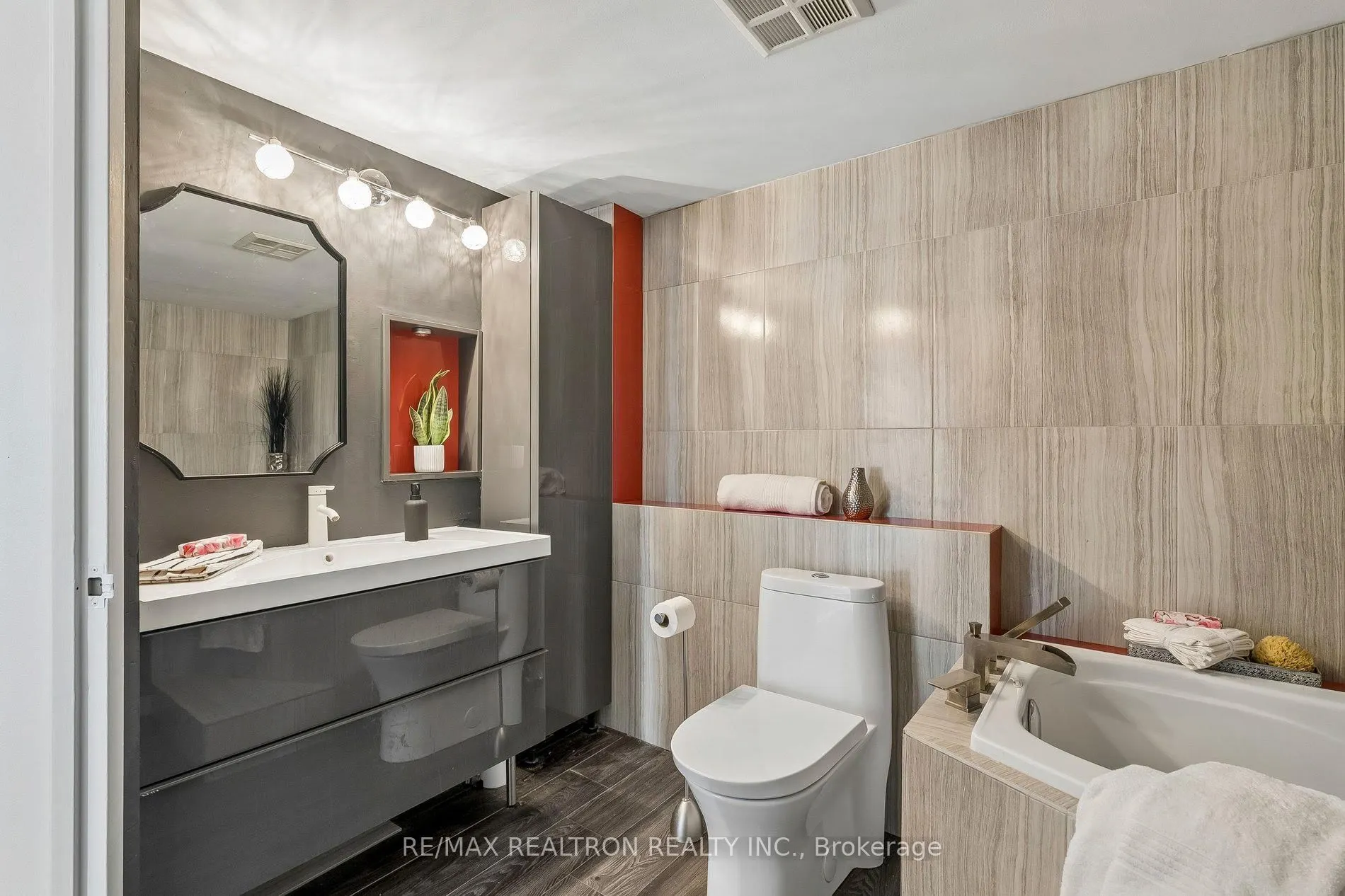 30 Harding Boulevard W #1111