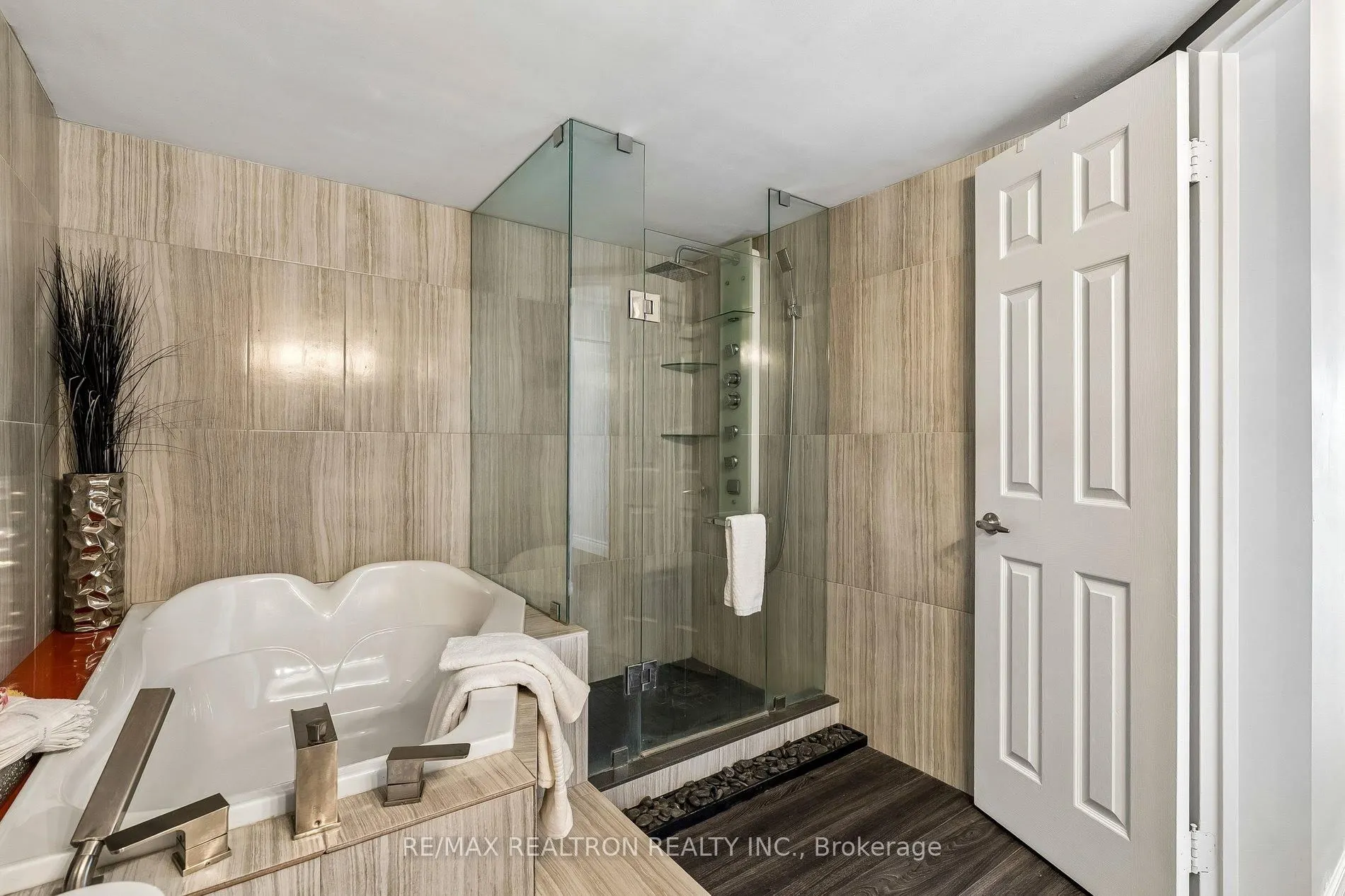 30 Harding Boulevard W #1111