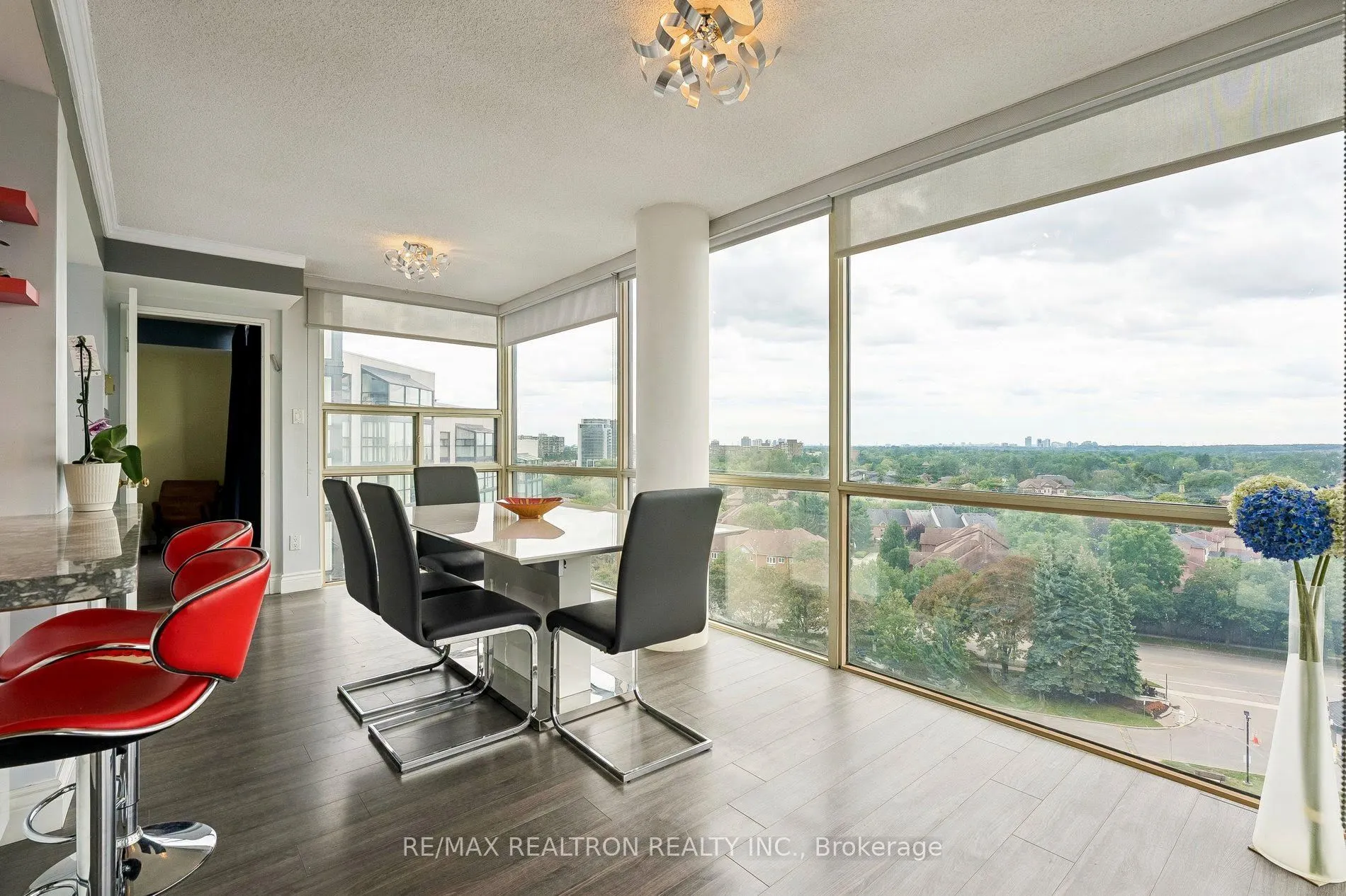30 Harding Boulevard W #1111