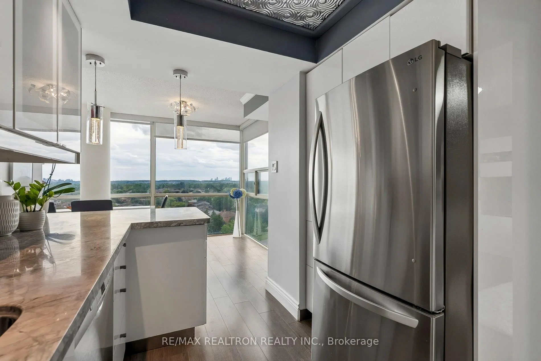 30 Harding Boulevard W #1111