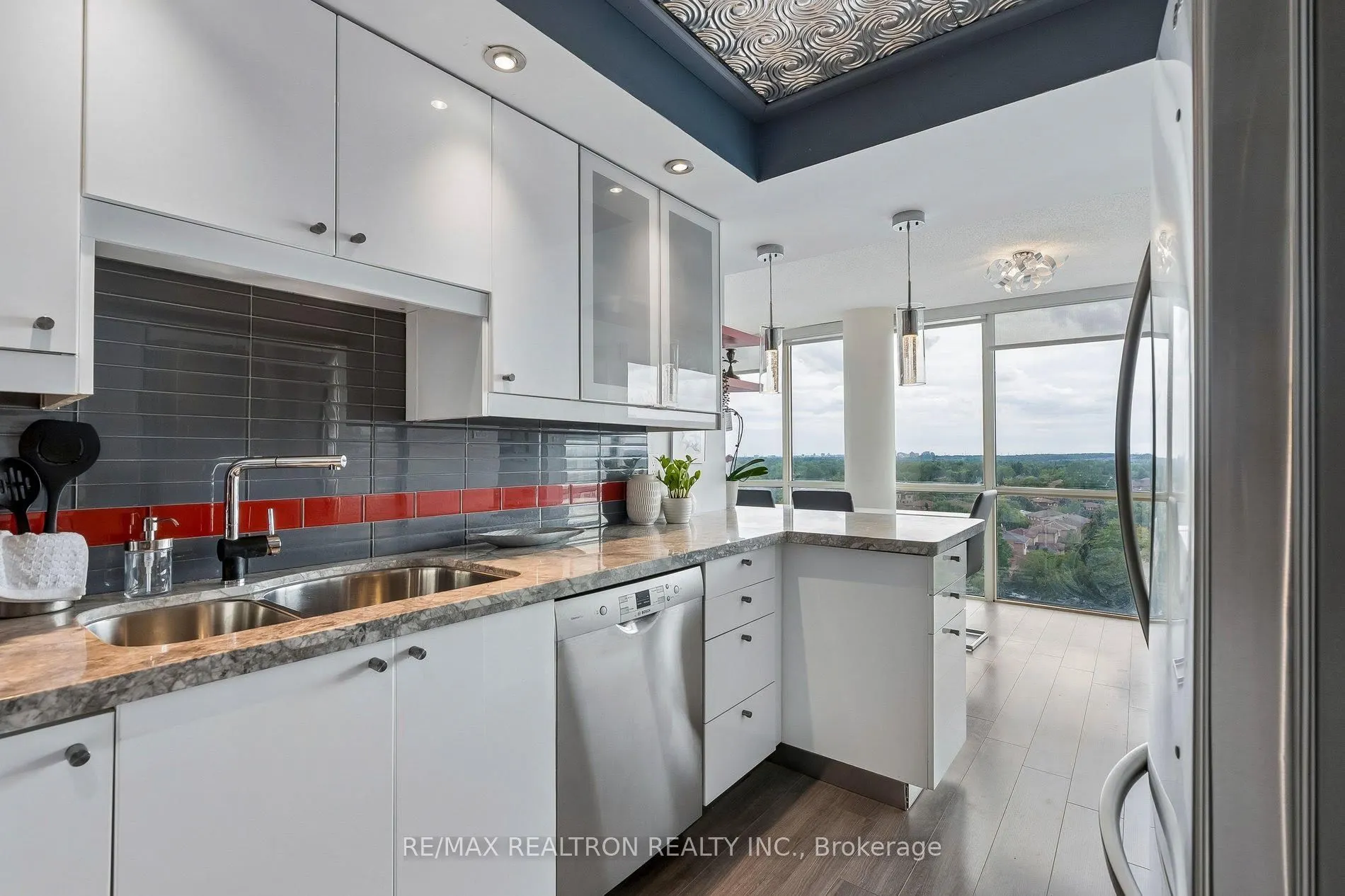 30 Harding Boulevard W #1111