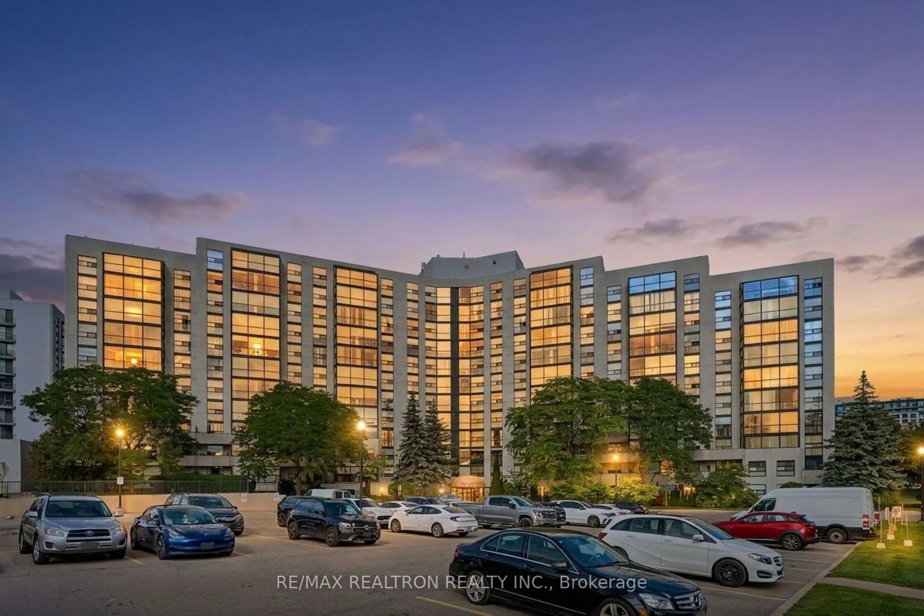 30 Harding Boulevard W #1111