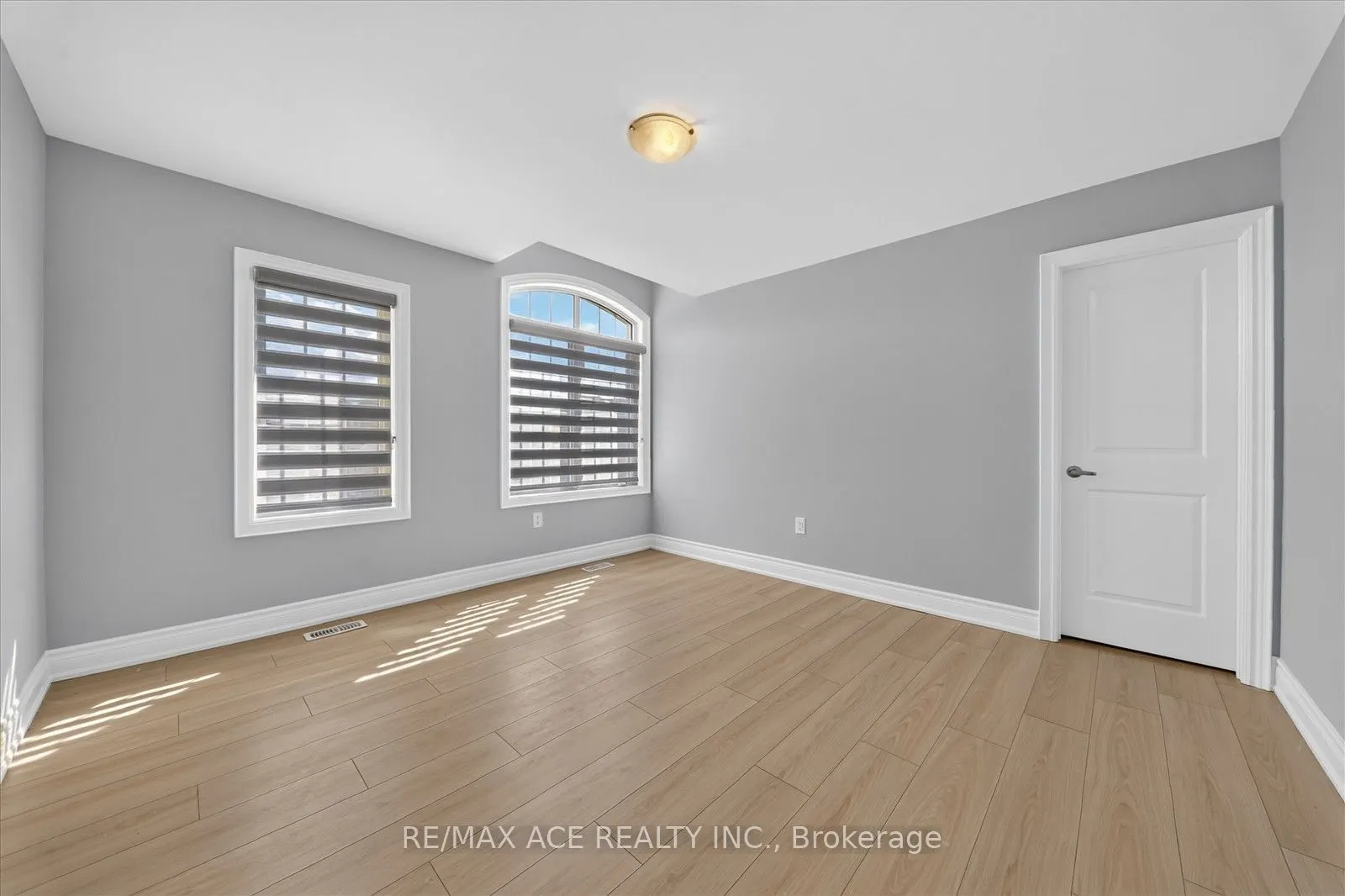 10 Hitching Post Road