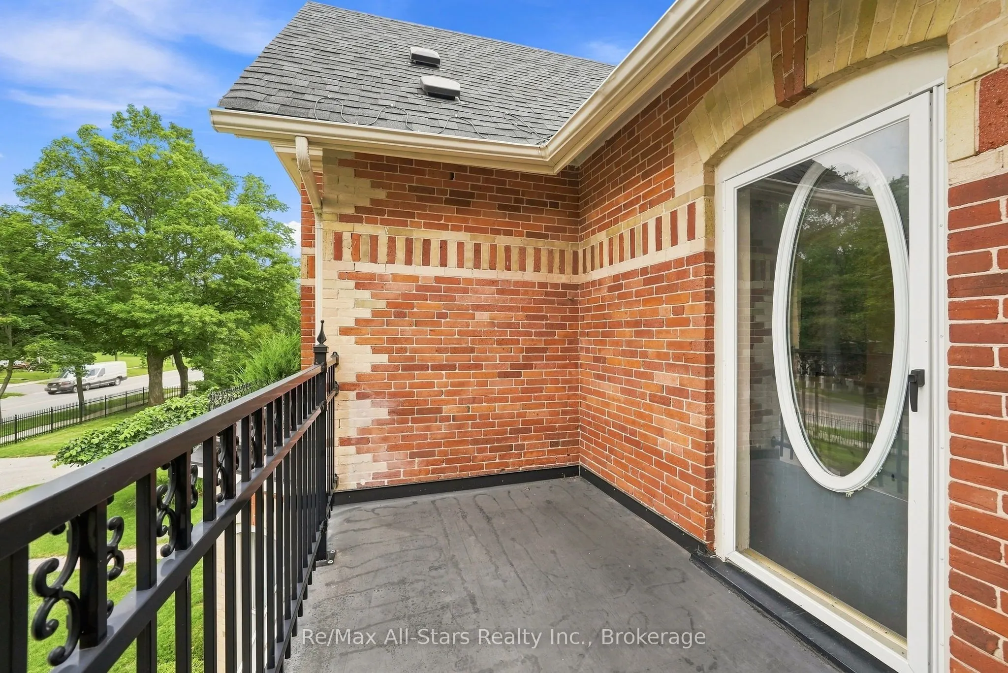 122 Cameron Street E