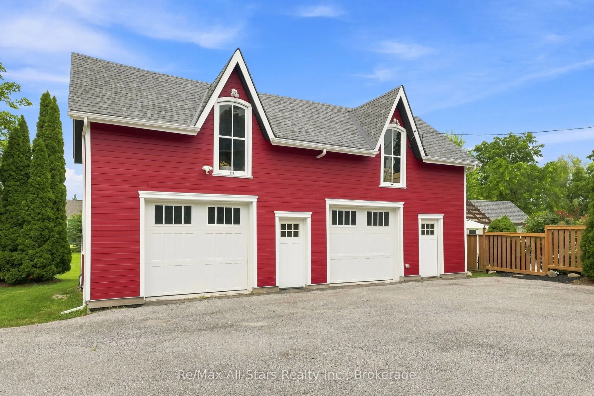 122 Cameron Street E