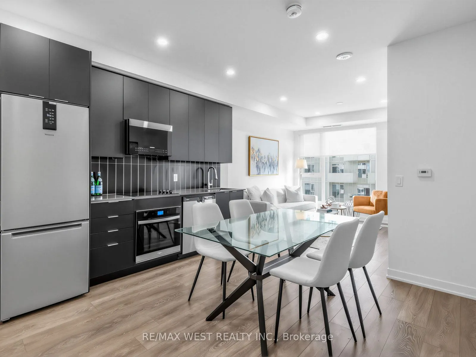 10 Abeja Street #1516