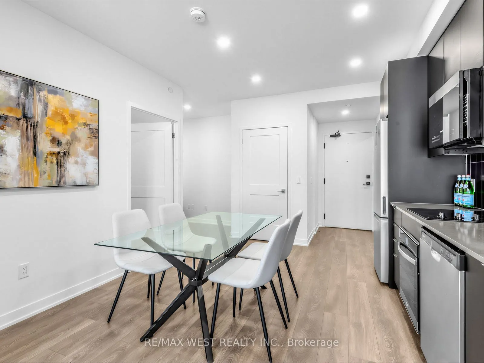 10 Abeja Street #1516
